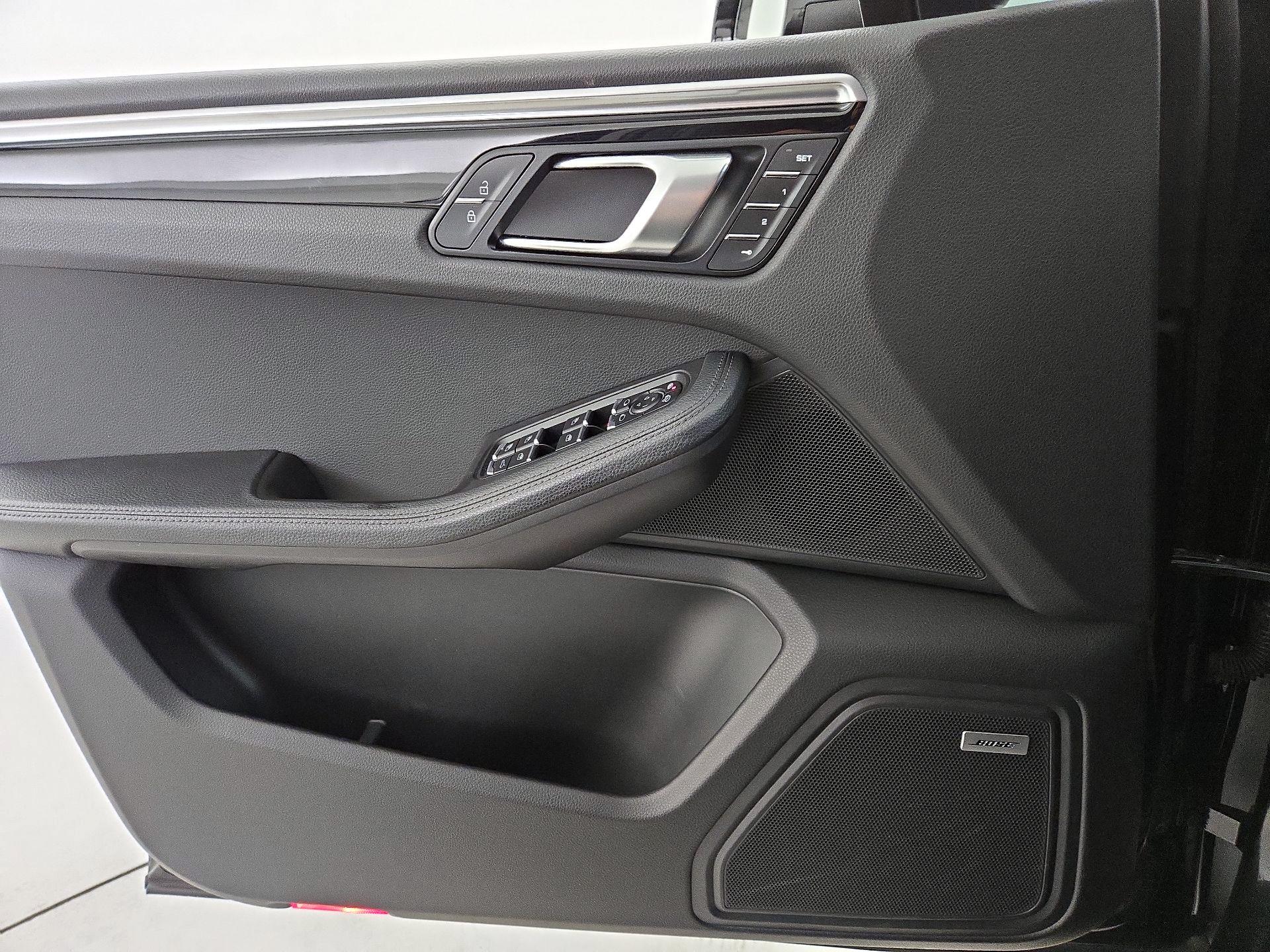 Thumbnail: 2020 Porsche Macan - 12