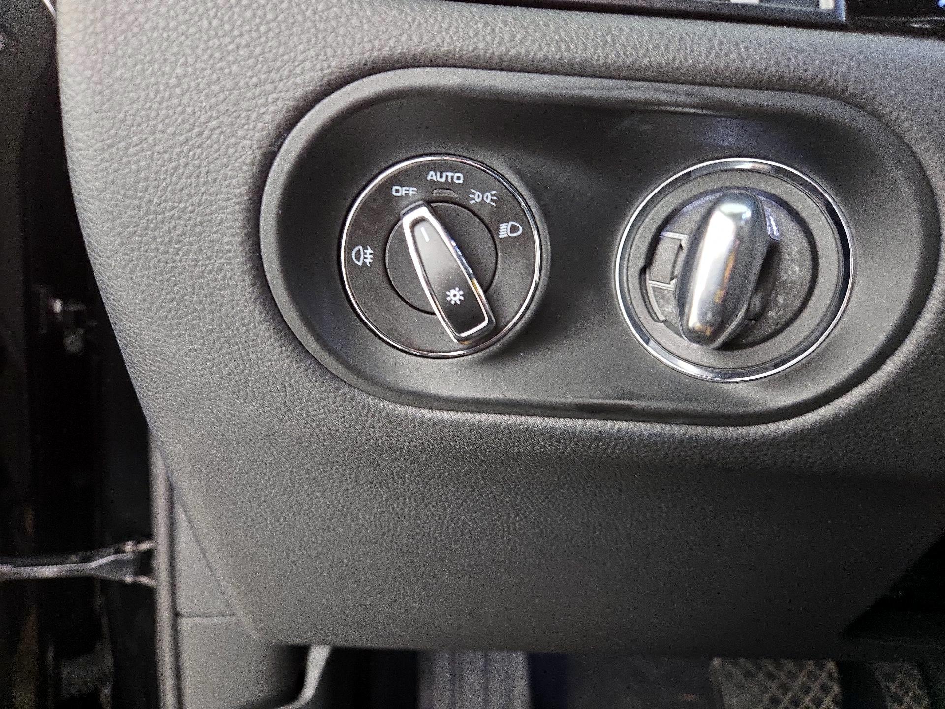 Thumbnail: 2020 Porsche Macan - 13