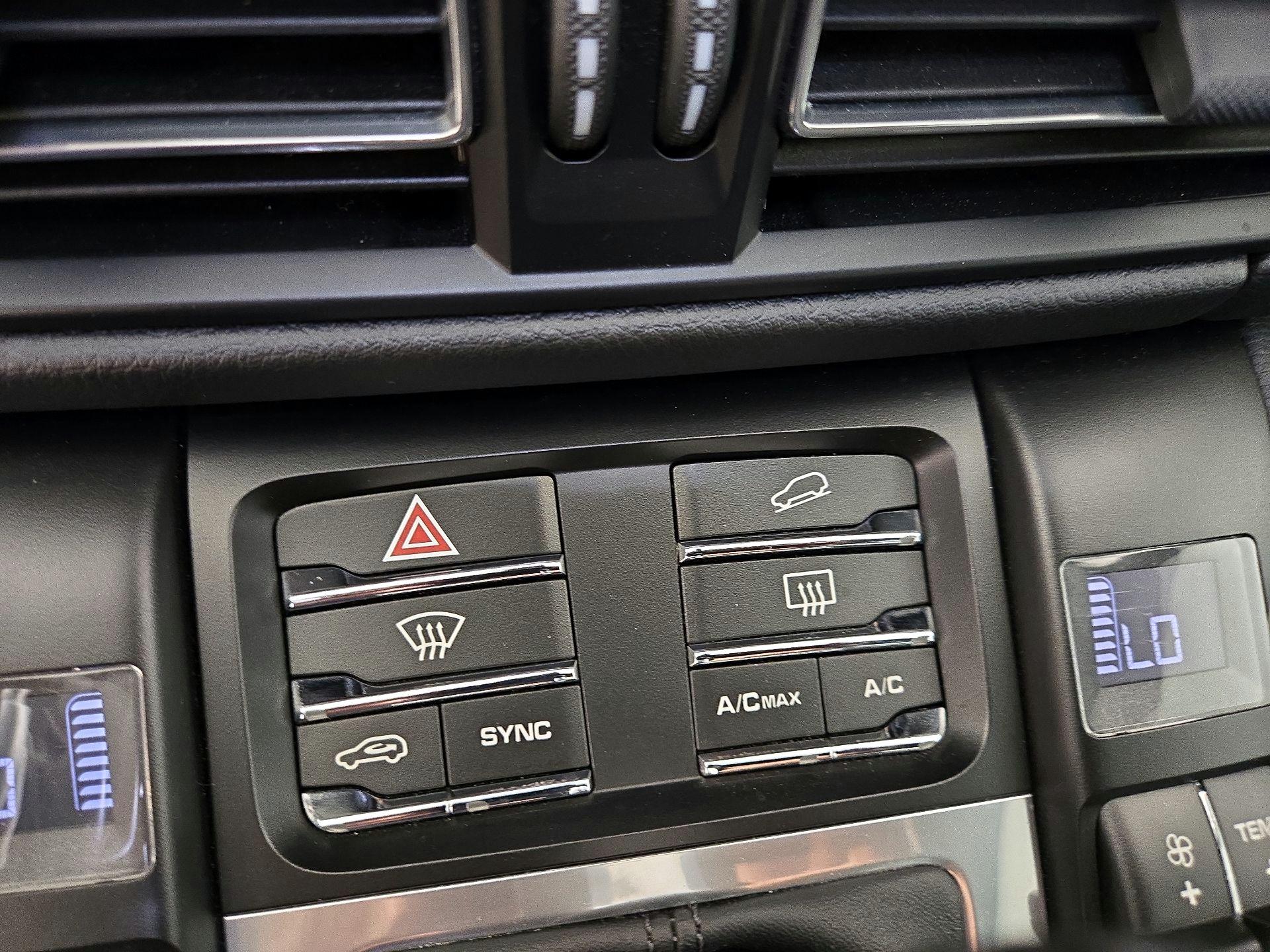 Thumbnail: 2020 Porsche Macan - 17