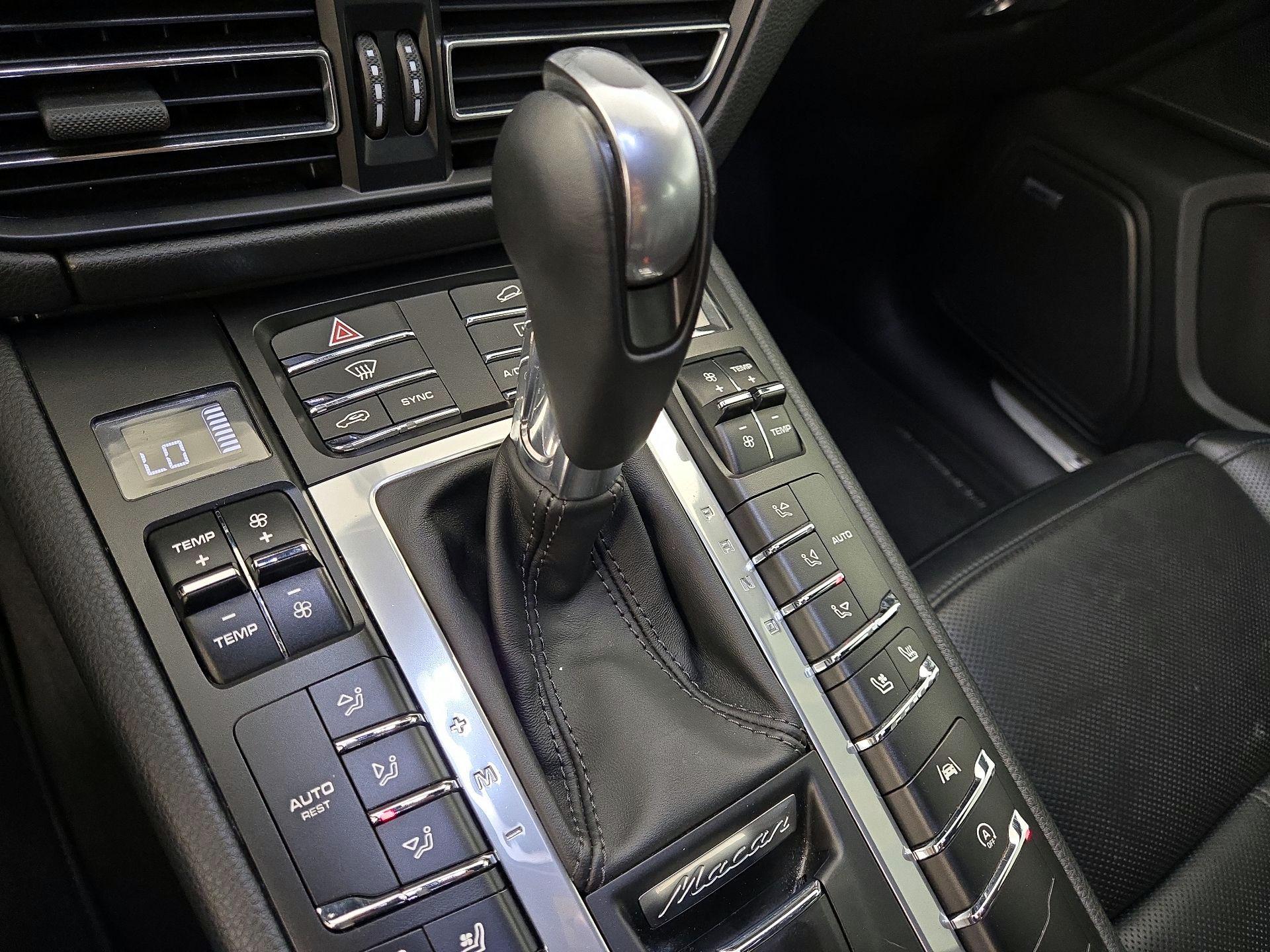 Thumbnail: 2020 Porsche Macan - 18