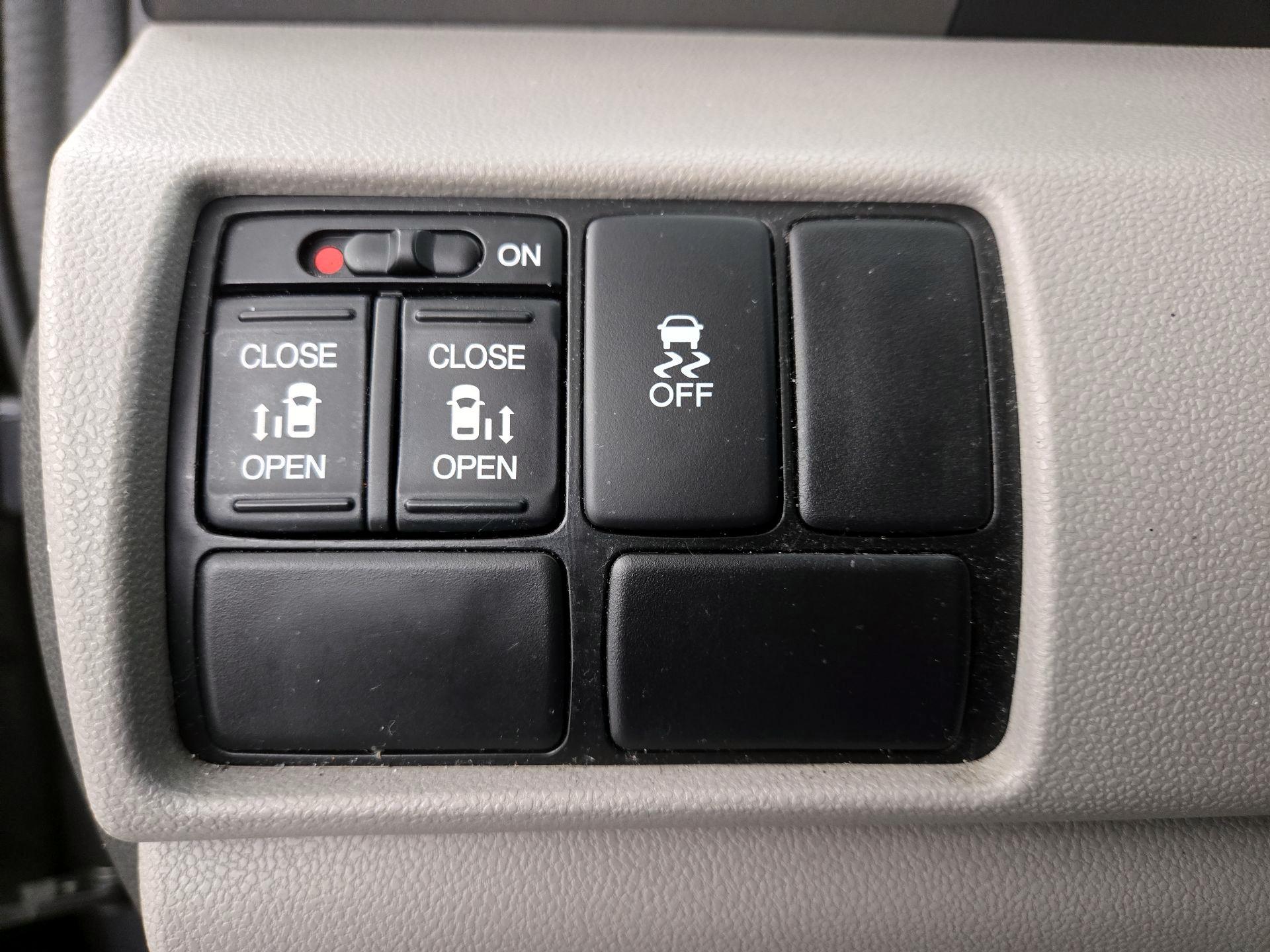 Thumbnail: 2016 Honda Odyssey - 13