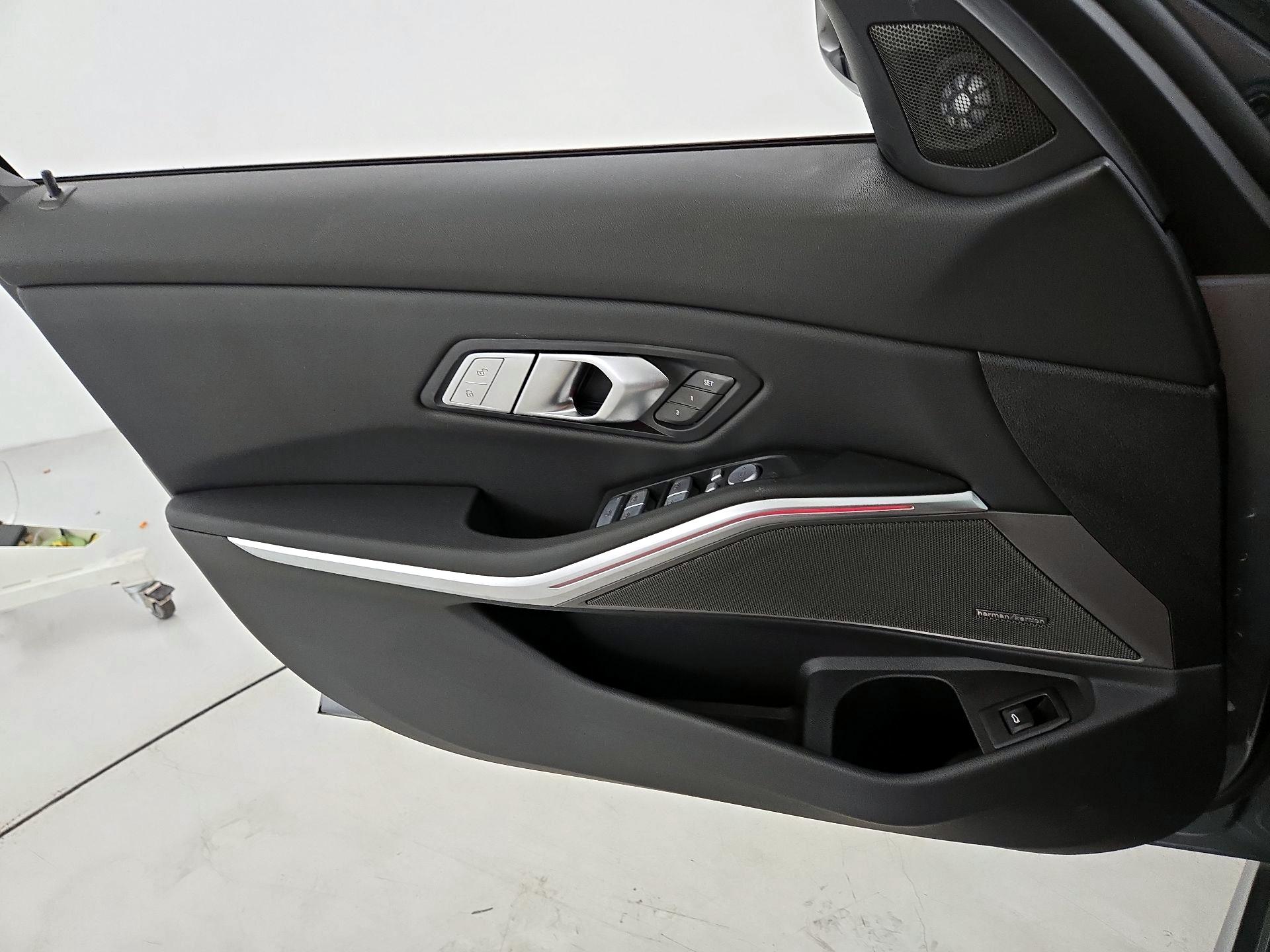 Thumbnail: 2025 BMW 3 Series - 12