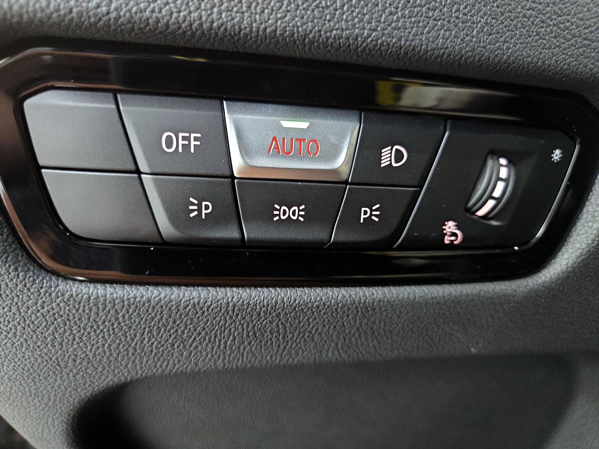 Thumbnail: 2025 BMW 3 Series - 13