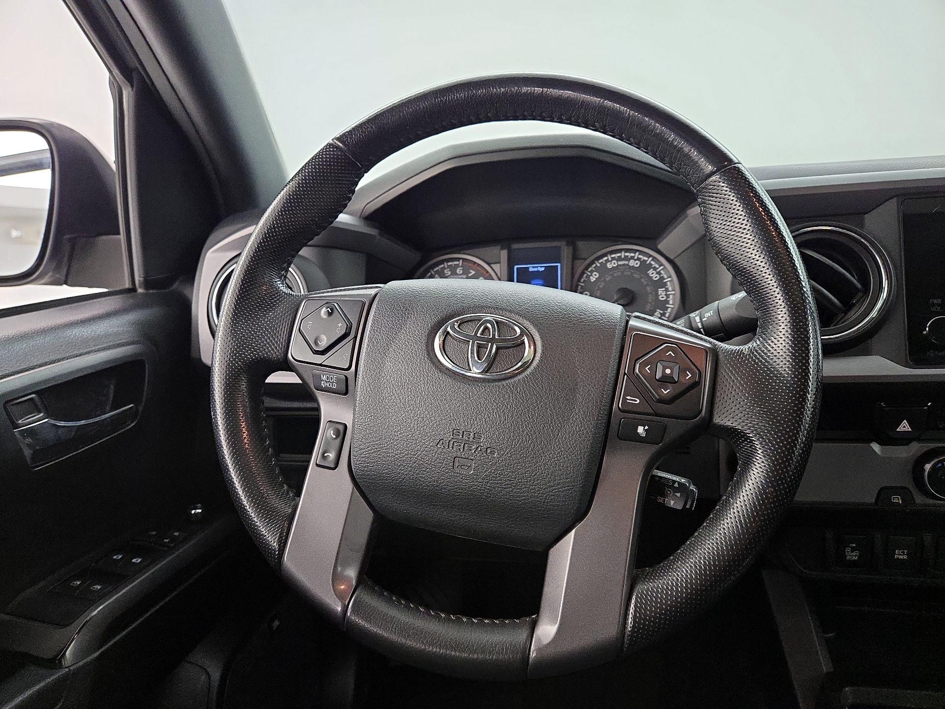 Thumbnail: 2016 Toyota Tacoma - 10