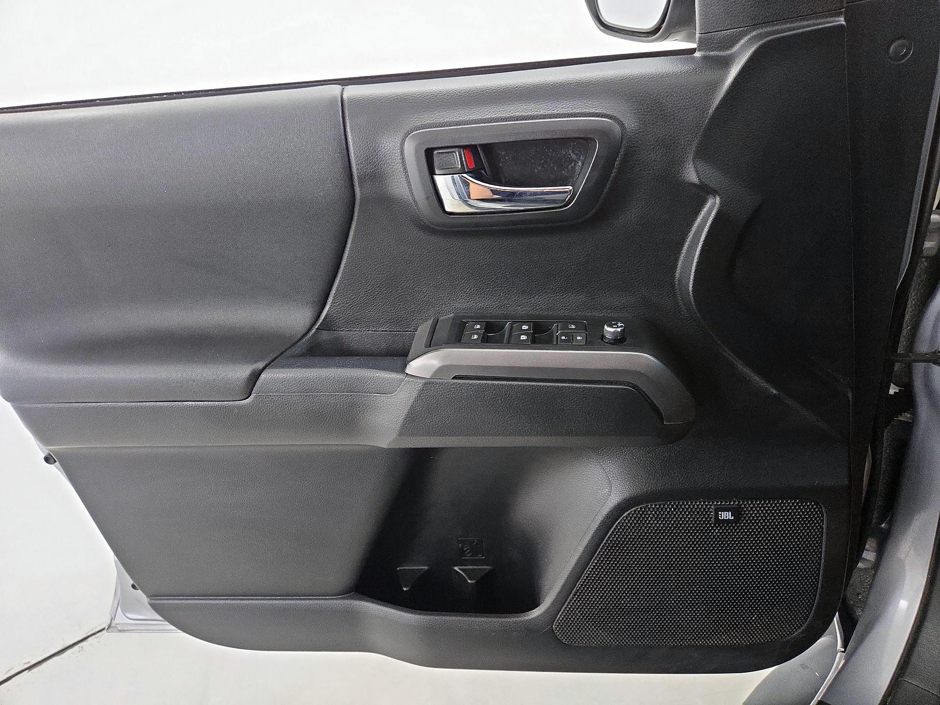 Thumbnail: 2016 Toyota Tacoma - 12