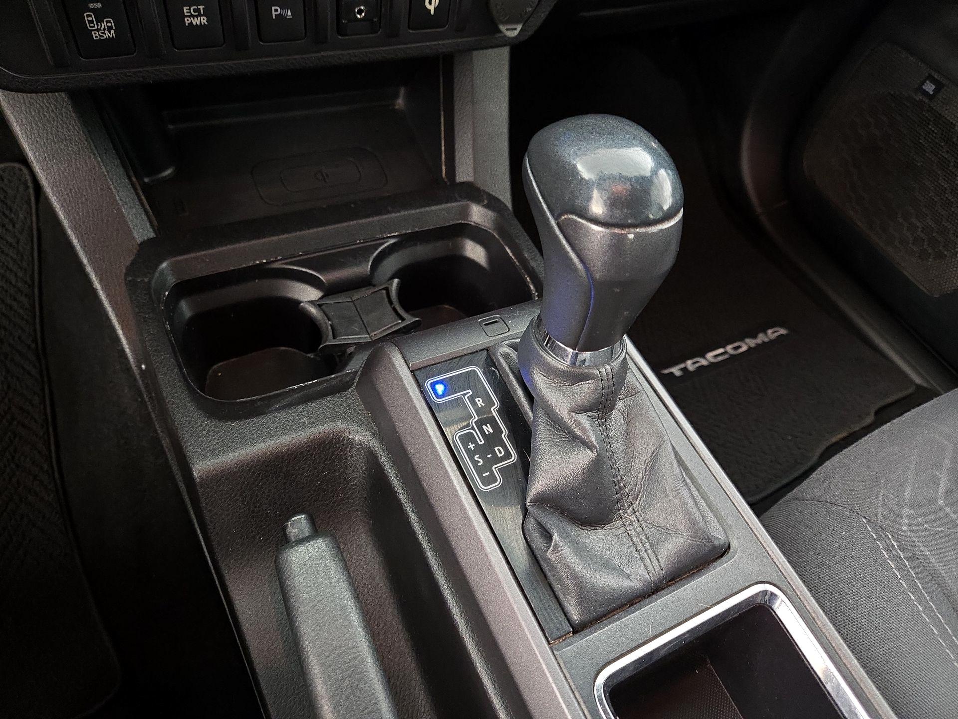 Thumbnail: 2016 Toyota Tacoma - 17