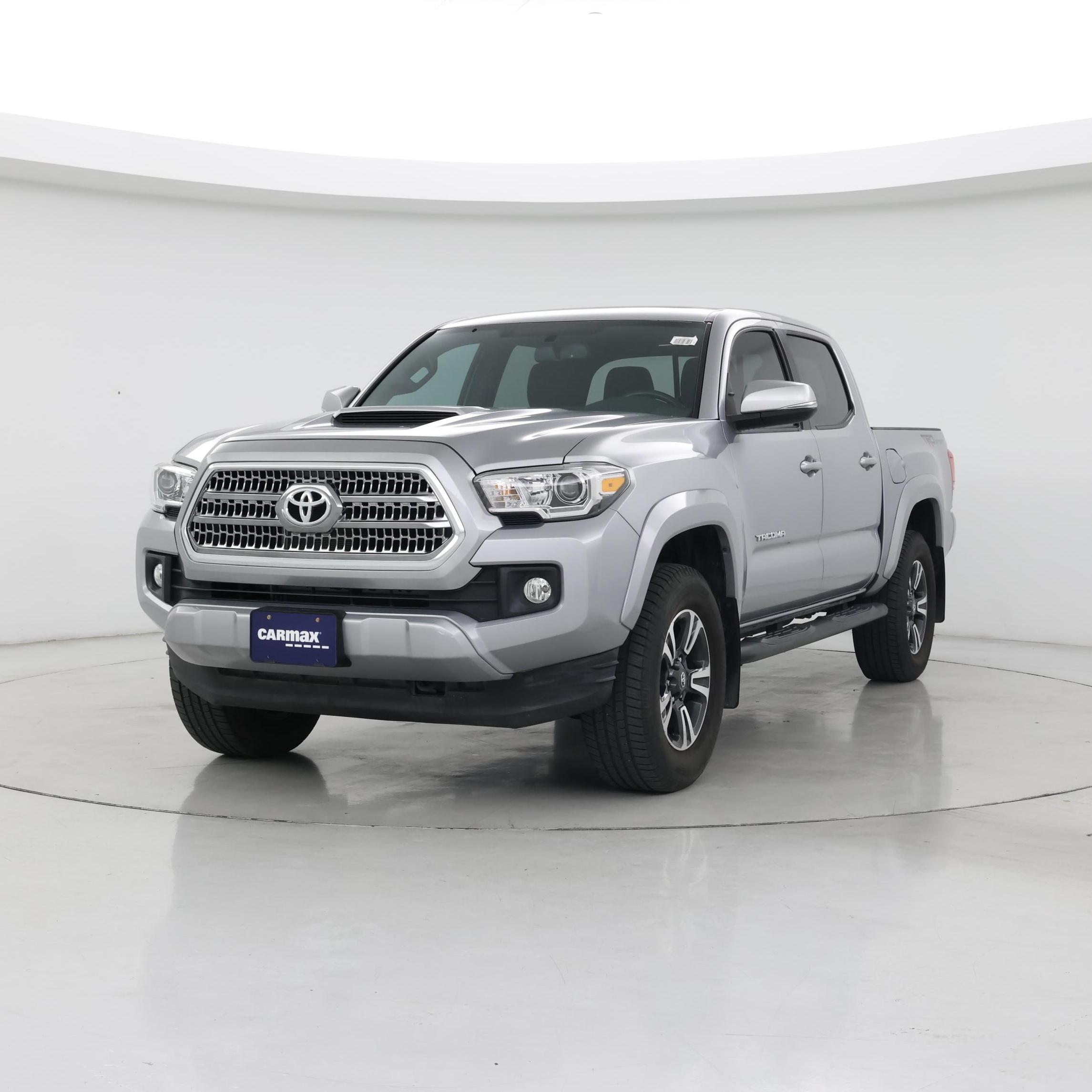 Thumbnail: 2016 Toyota Tacoma - 4