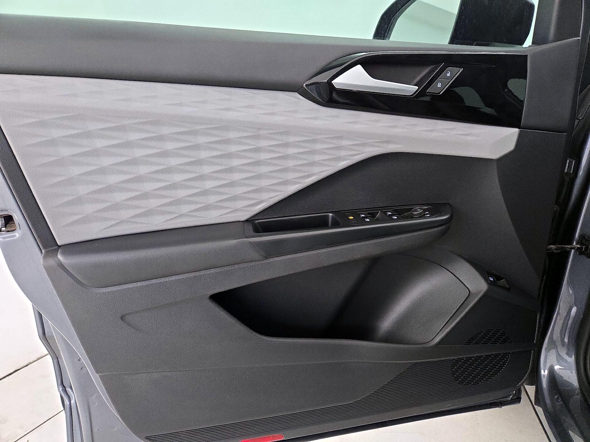 Thumbnail: 2022 Volkswagen Taos - 12