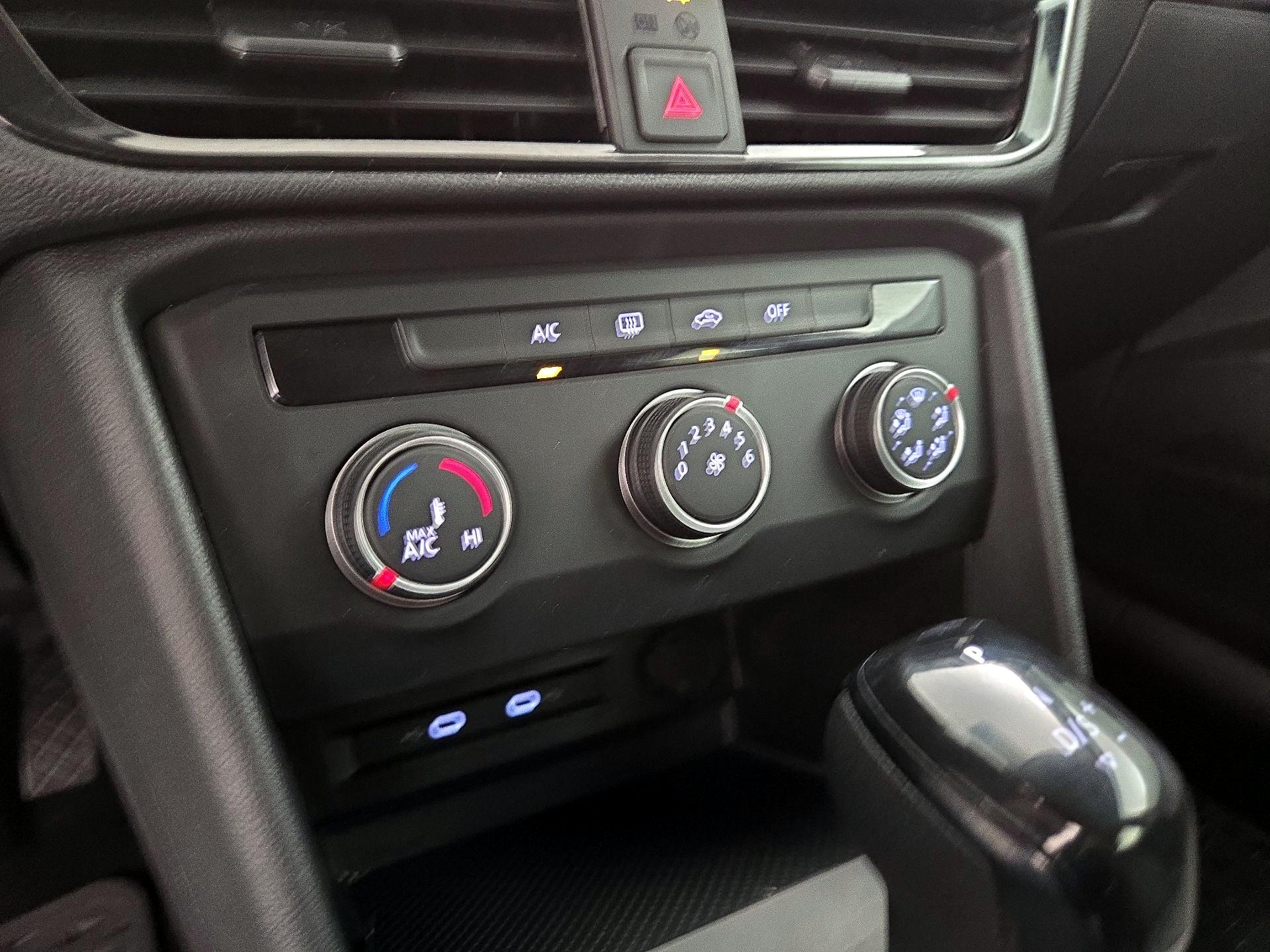 Thumbnail: 2022 Volkswagen Taos - 16