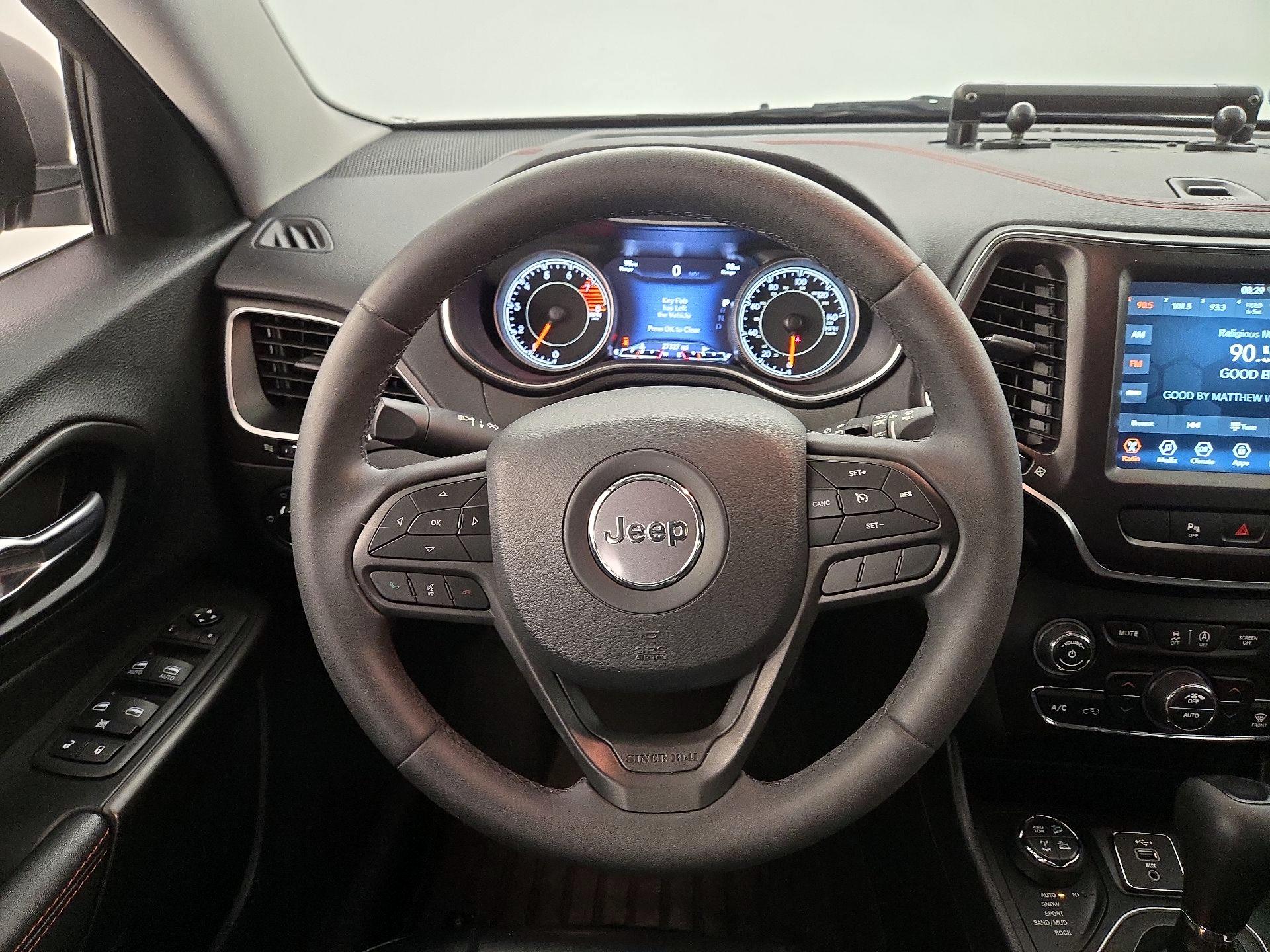 Thumbnail: 2020 Jeep Cherokee - 10