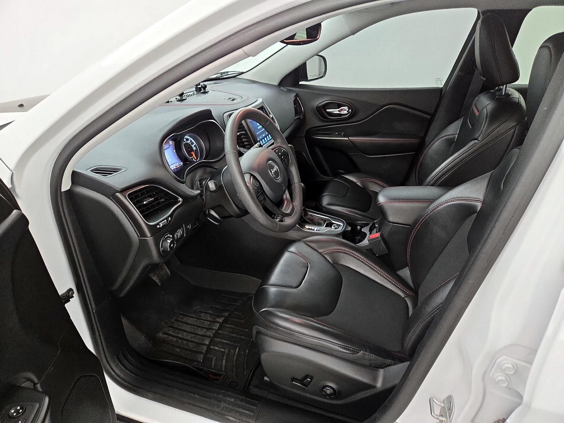 Thumbnail: 2020 Jeep Cherokee - 11