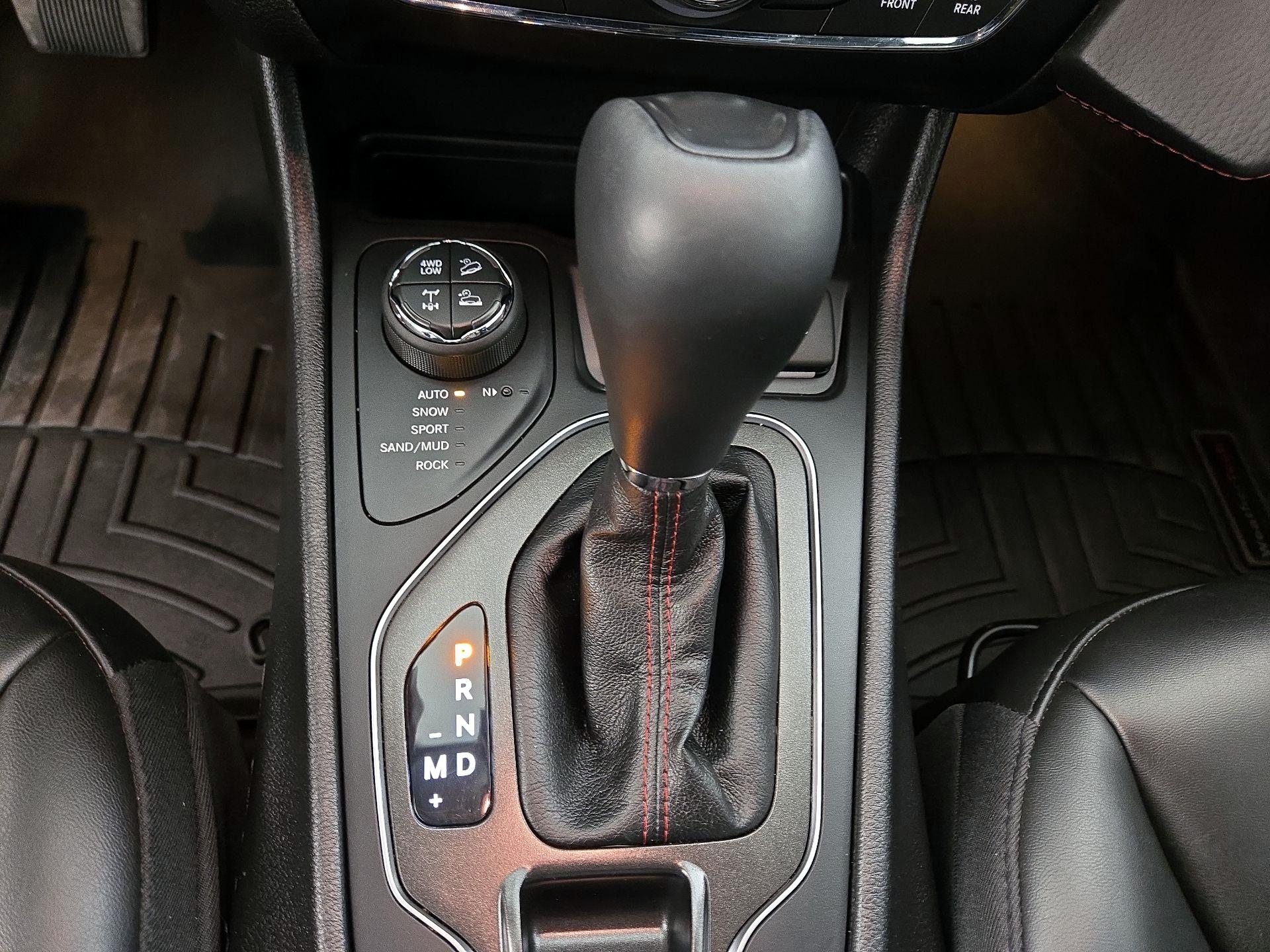 Thumbnail: 2020 Jeep Cherokee - 17