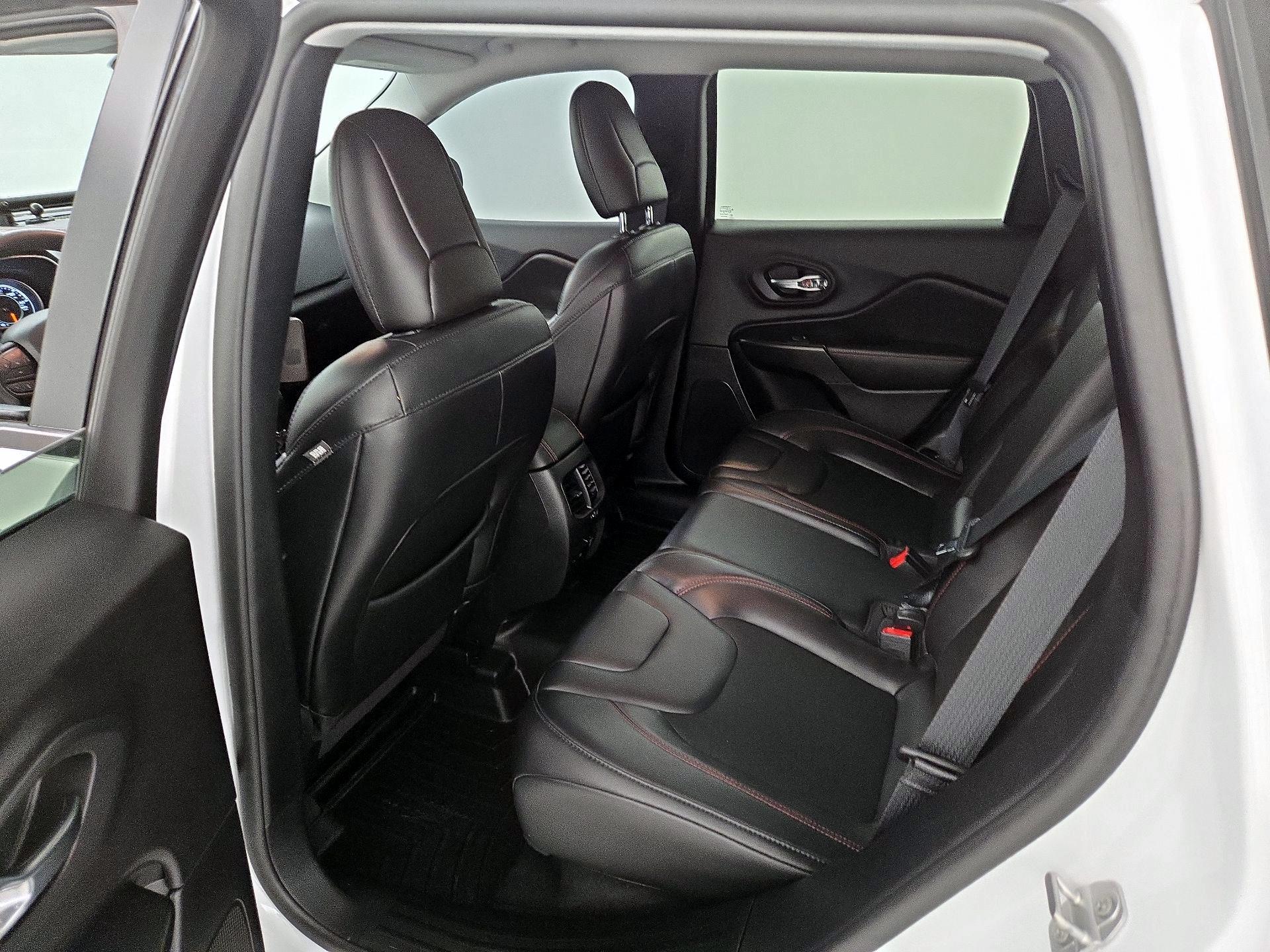 Thumbnail: 2020 Jeep Cherokee - 19