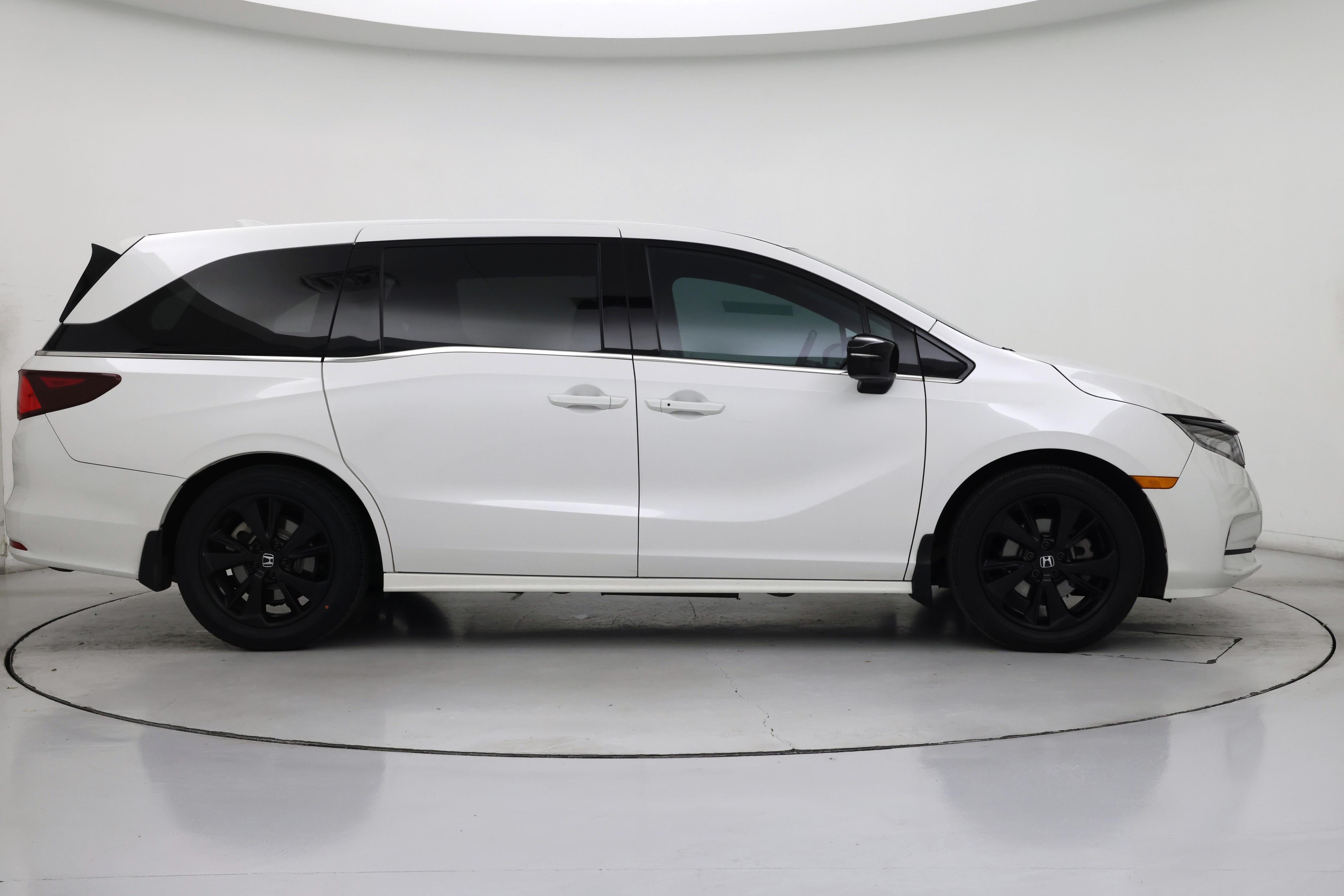 Thumbnail: 2023 Honda Odyssey - 7