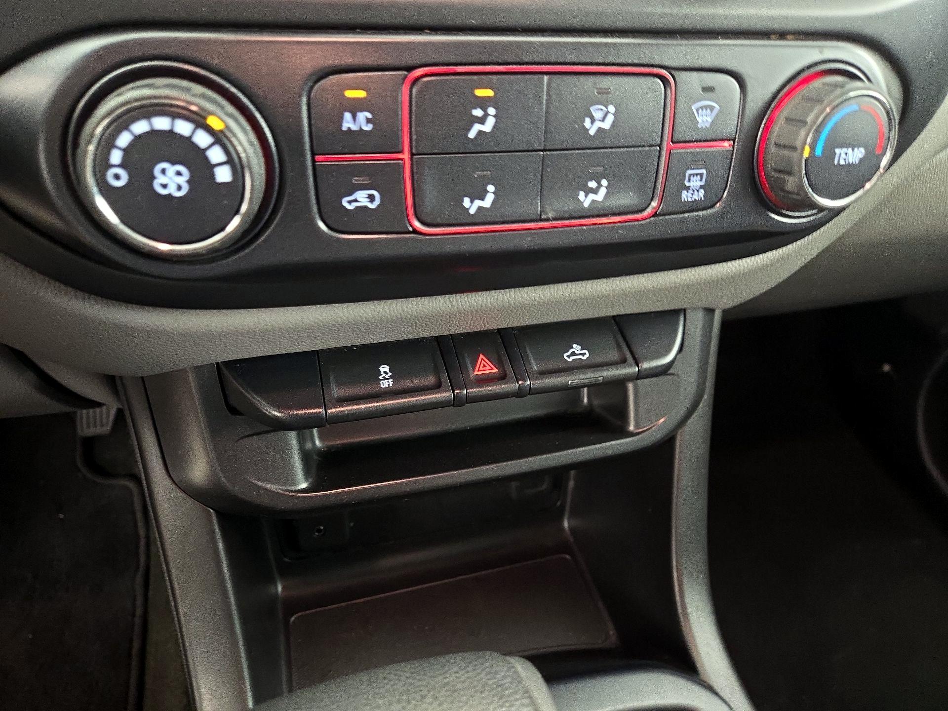 Thumbnail: 2016 GMC Canyon - 16