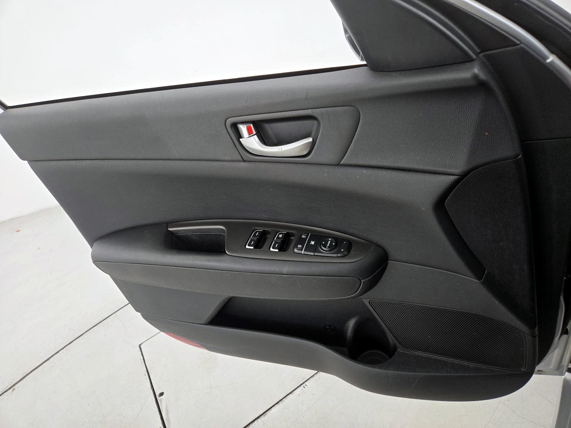 Thumbnail: 2017 Kia Optima - 12