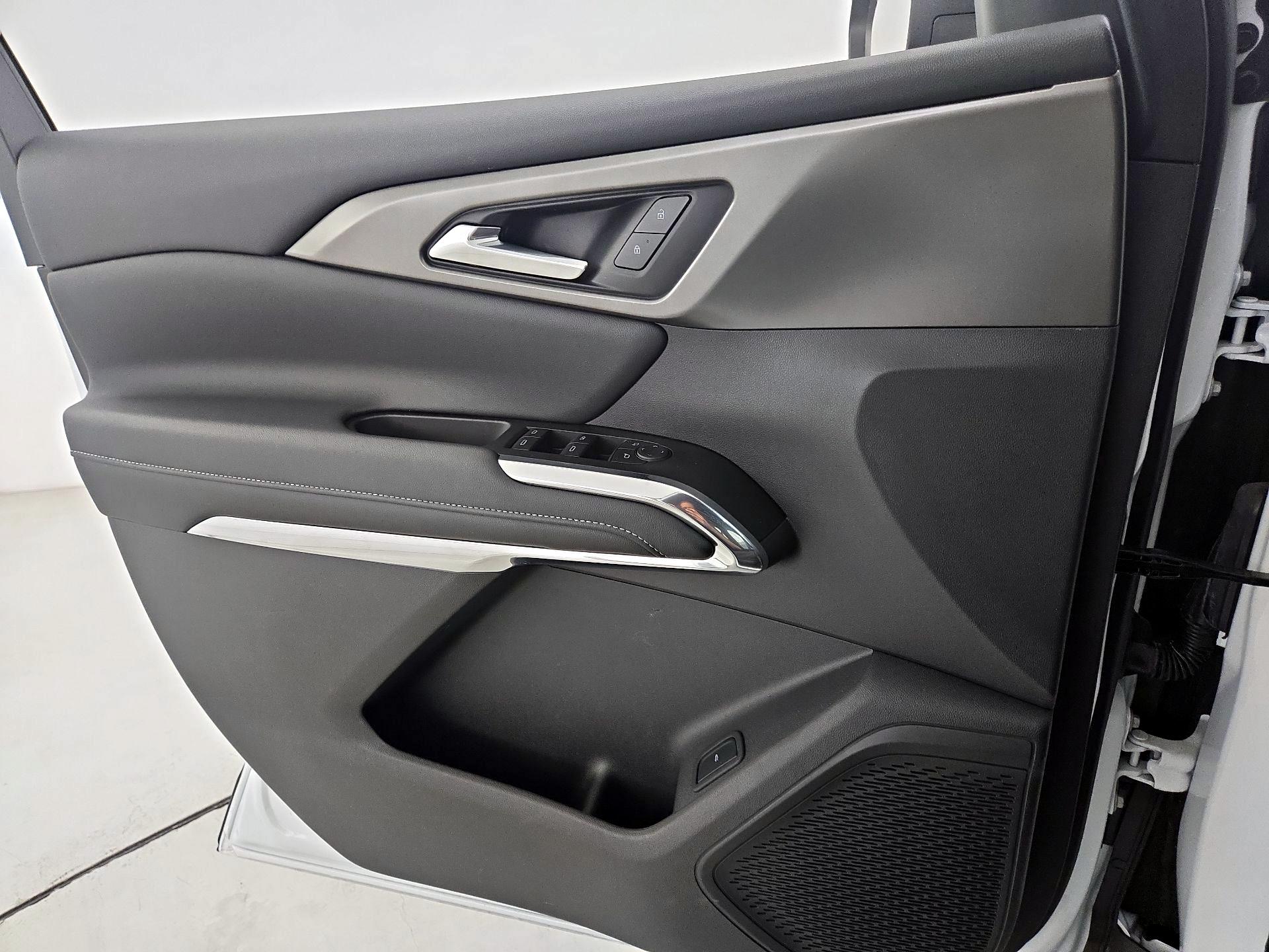 Thumbnail: 2025 Chevrolet Traverse - 12