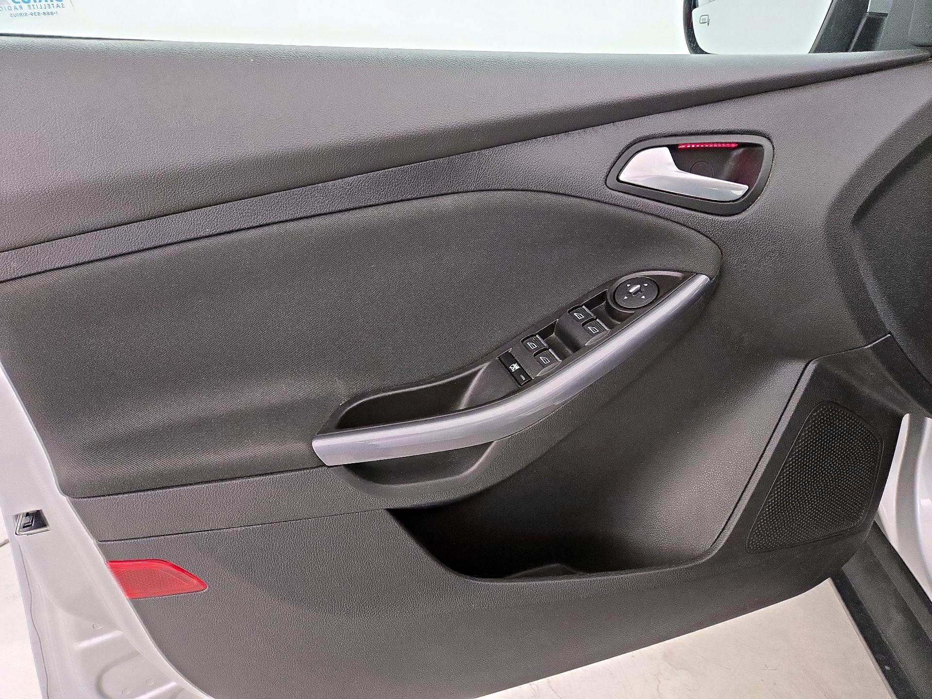 Thumbnail: 2014 Ford Focus - 12