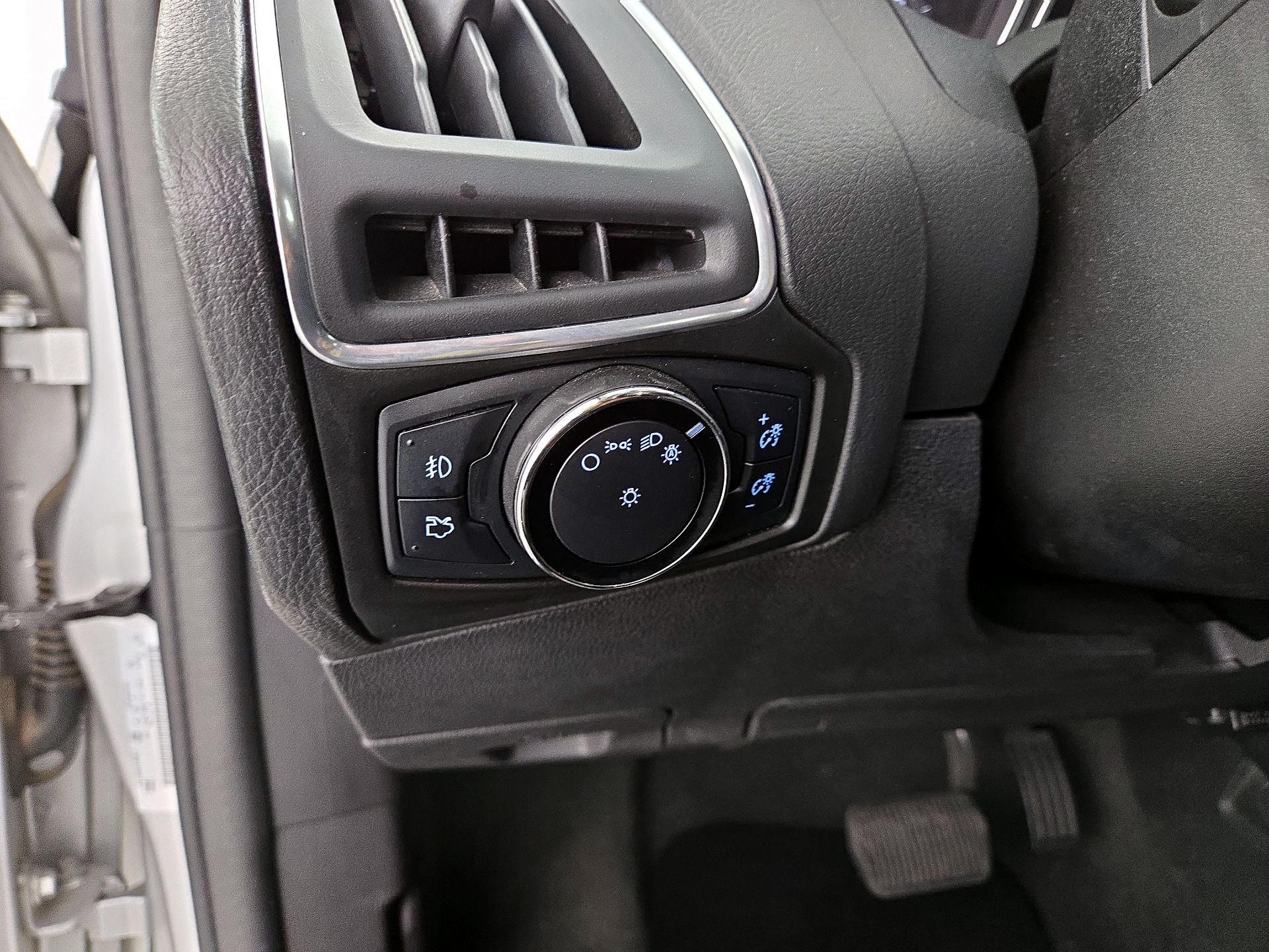 Thumbnail: 2014 Ford Focus - 13