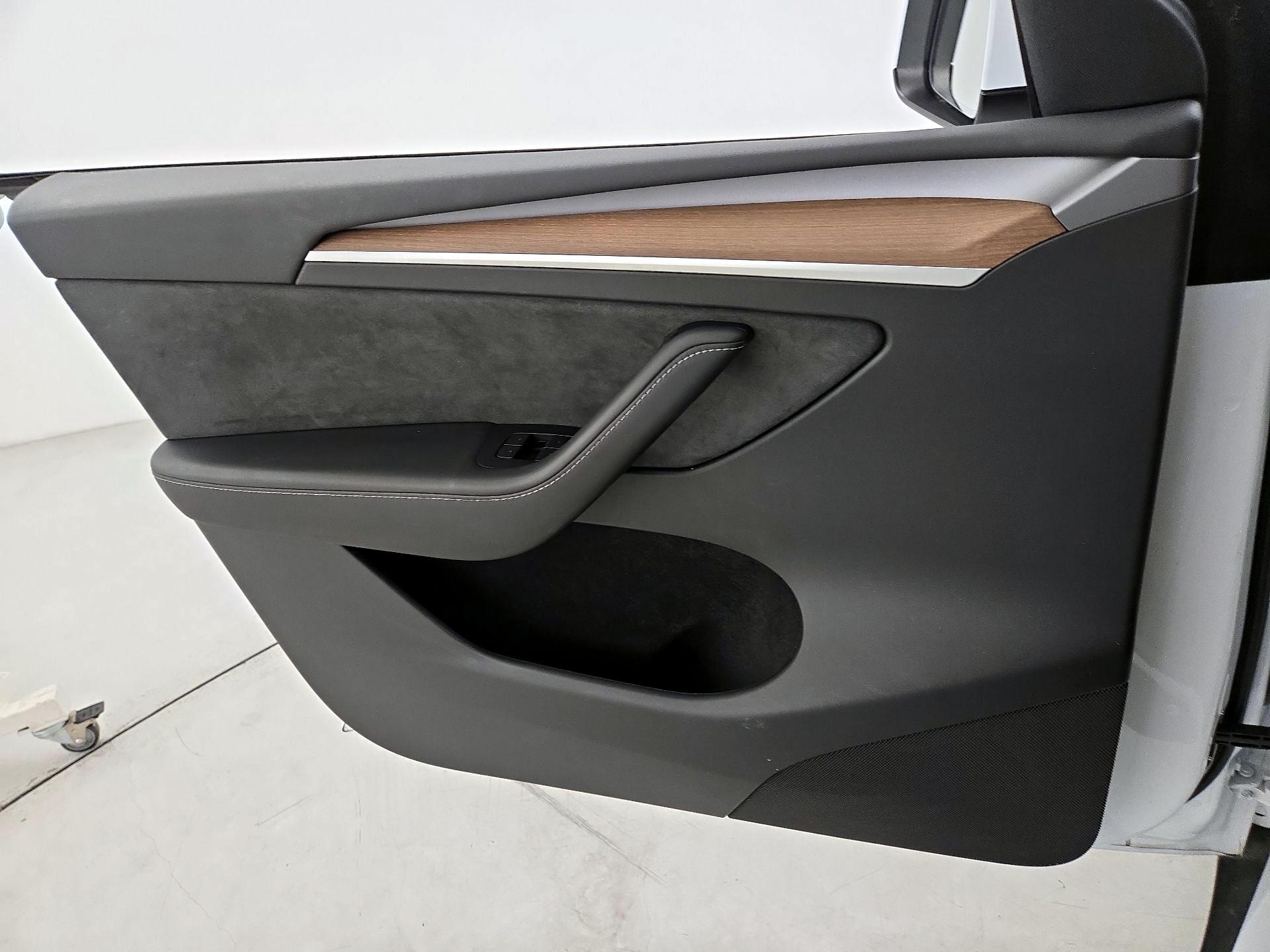 Thumbnail: 2023 Tesla Model Y - 12