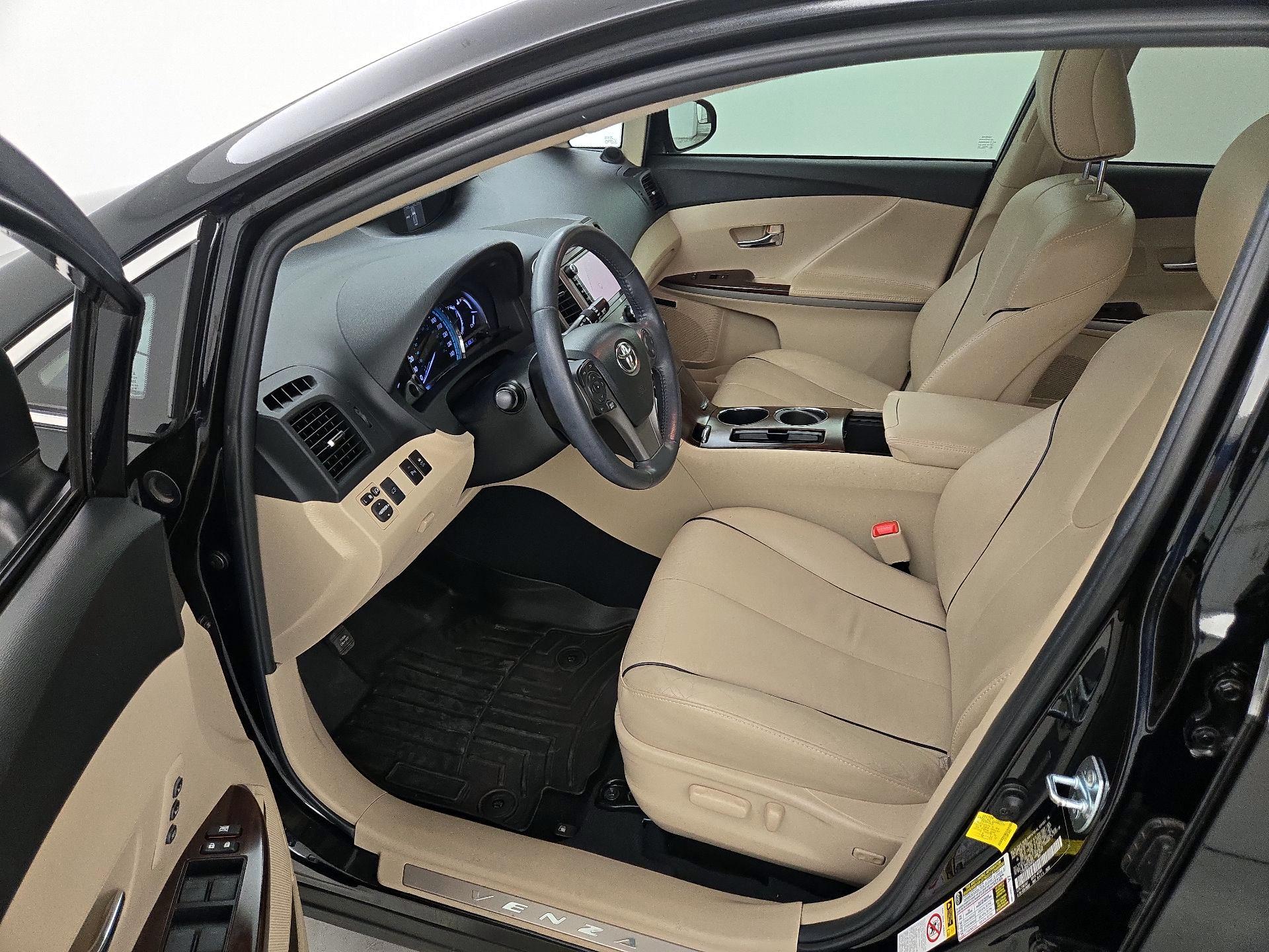 Thumbnail: 2014 Toyota Venza - 11