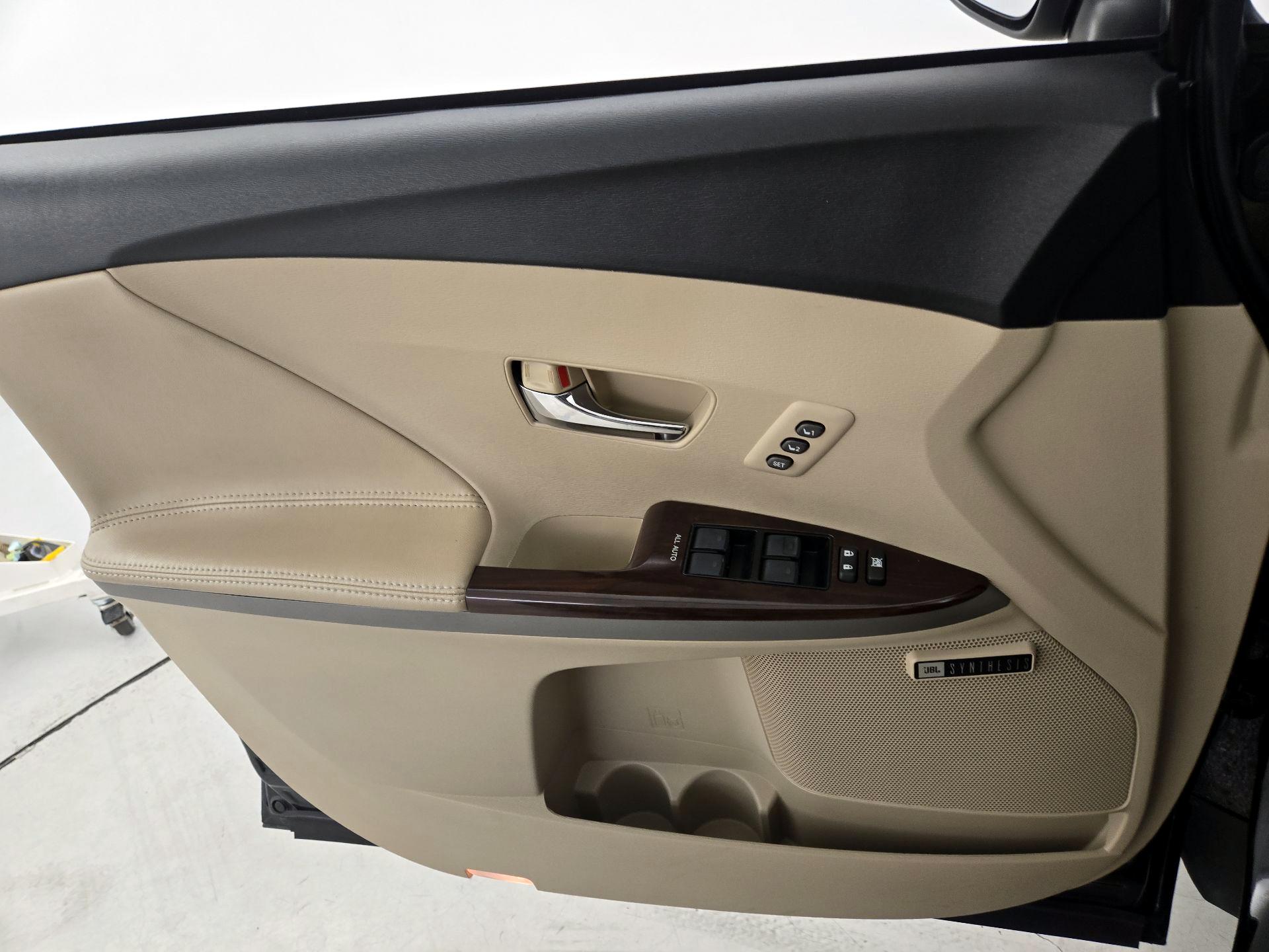 Thumbnail: 2014 Toyota Venza - 12