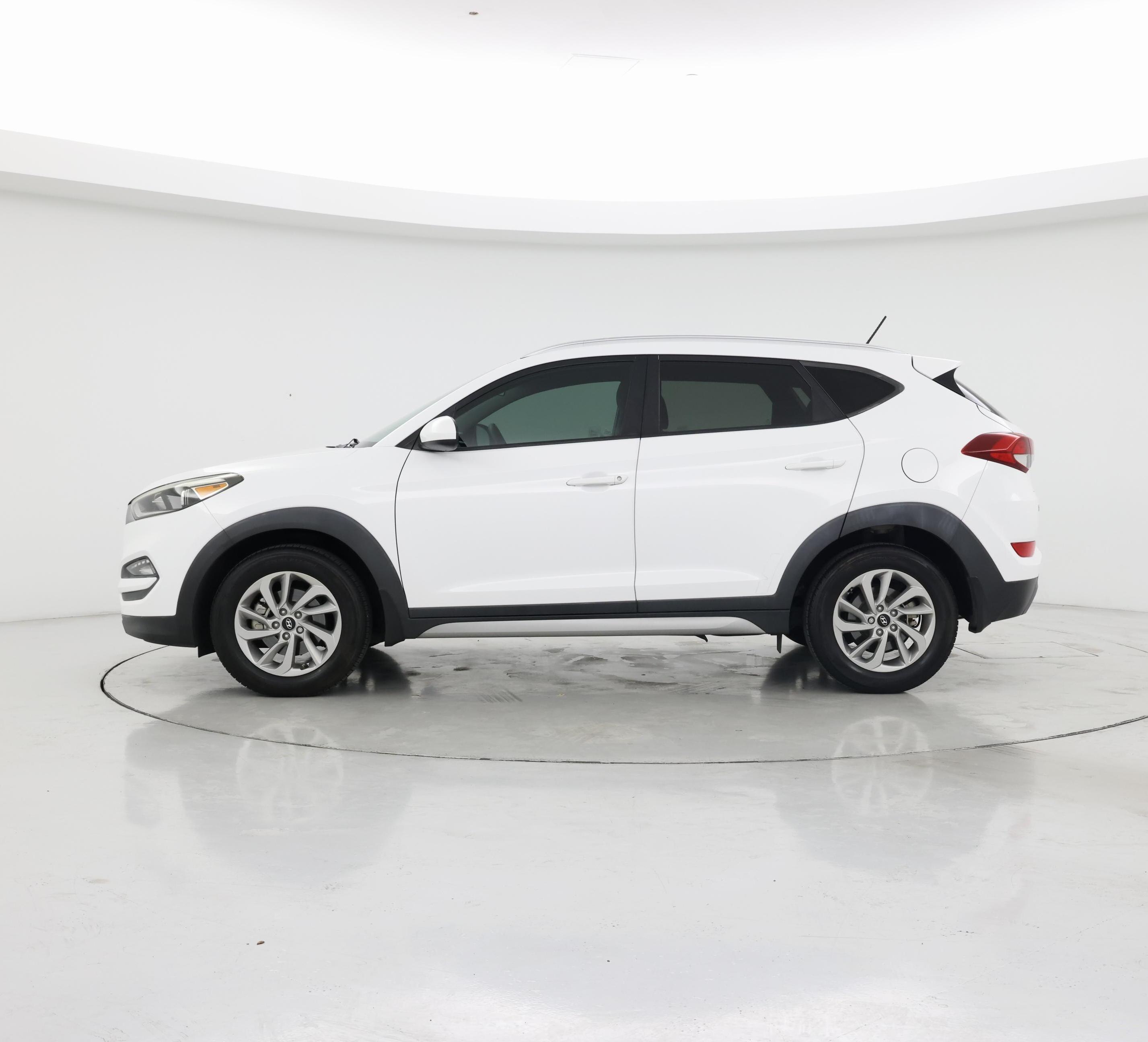 Thumbnail: 2017 Hyundai Tucson - 3