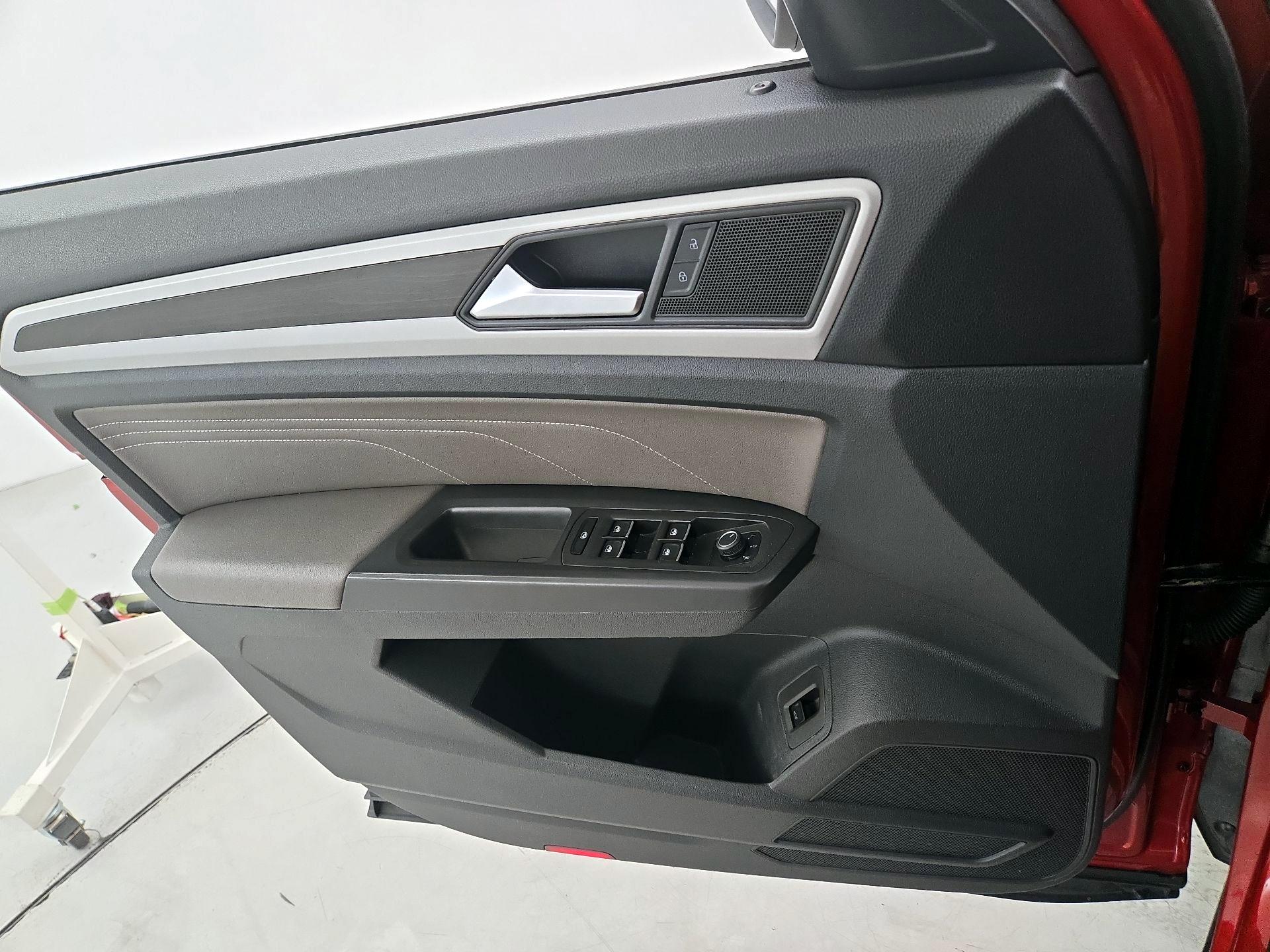 Thumbnail: 2023 Volkswagen Atlas - 12