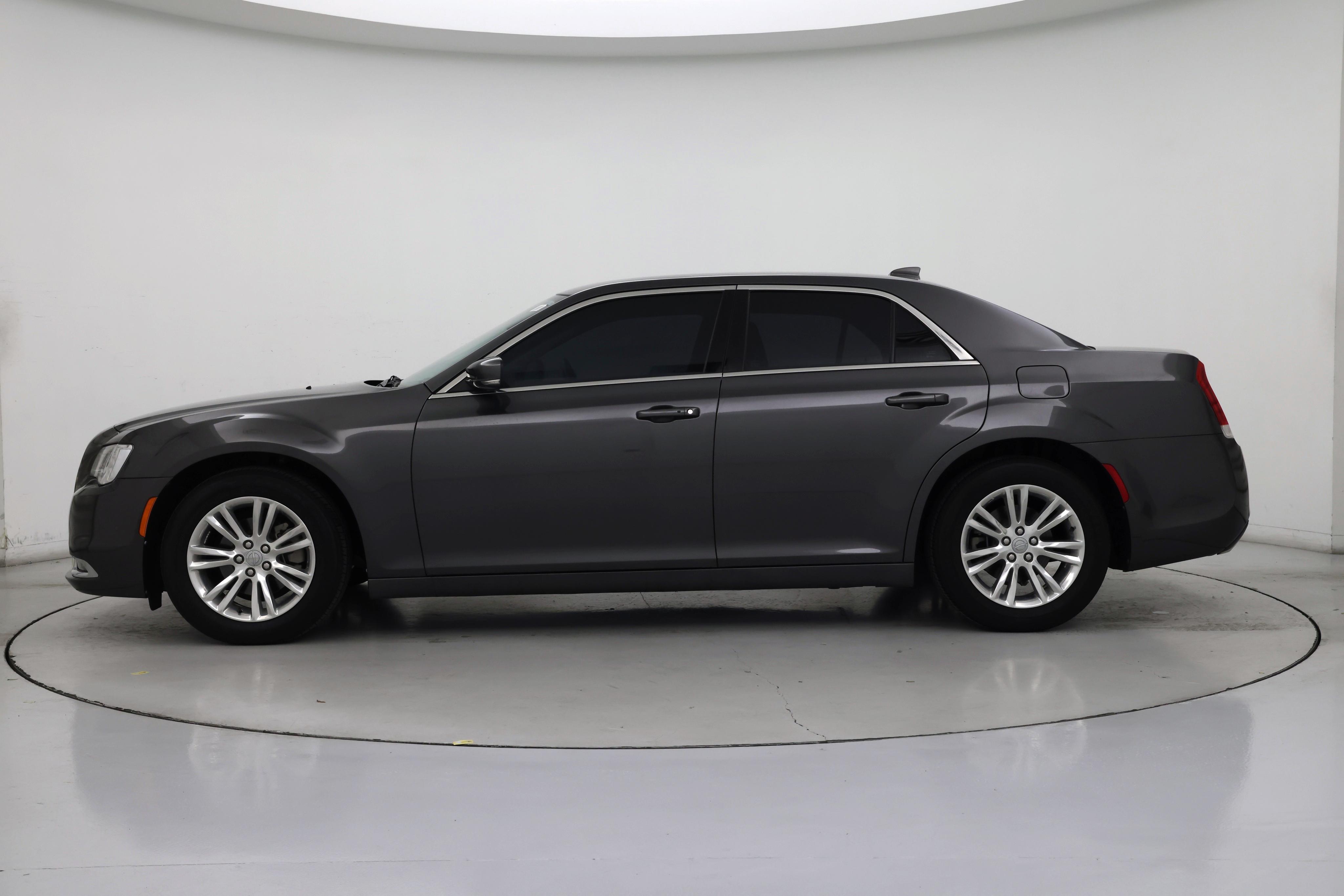 Thumbnail: 2021 Chrysler 300 - 3
