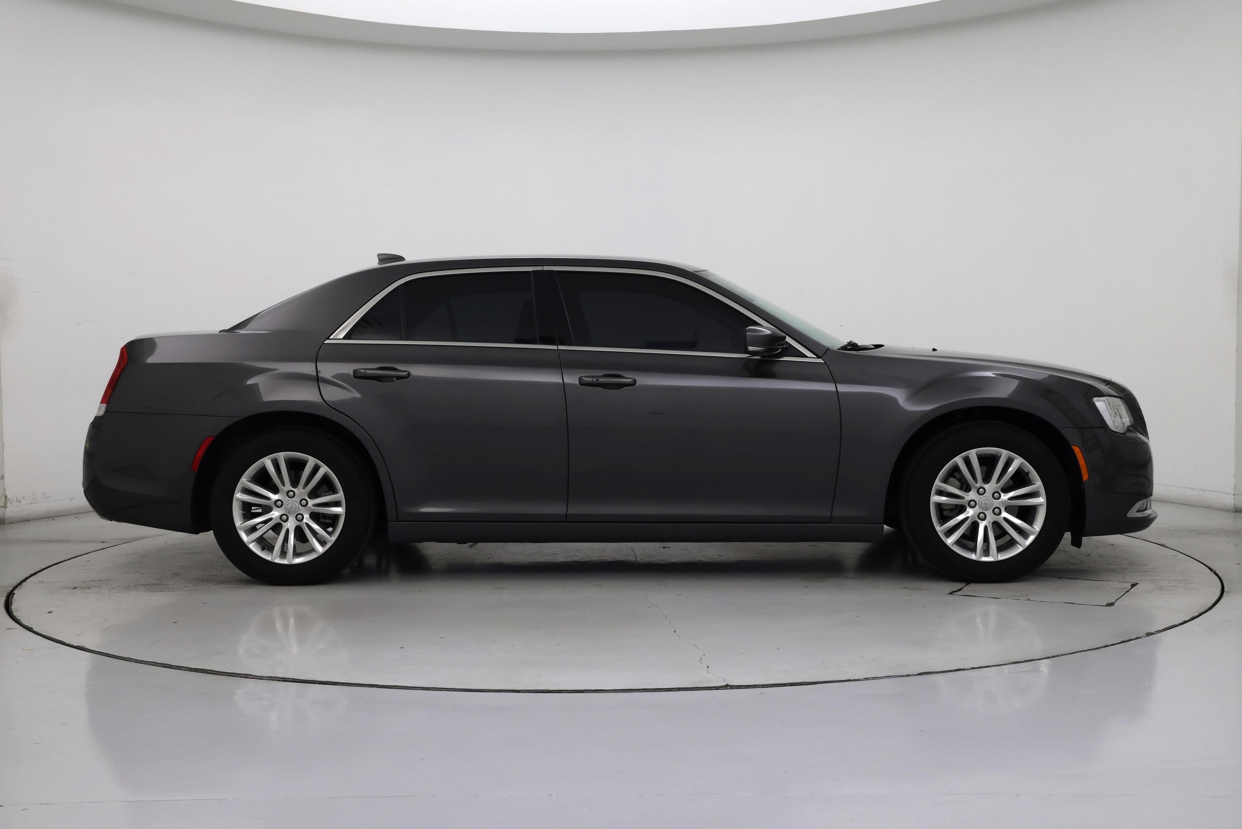Thumbnail: 2021 Chrysler 300 - 7