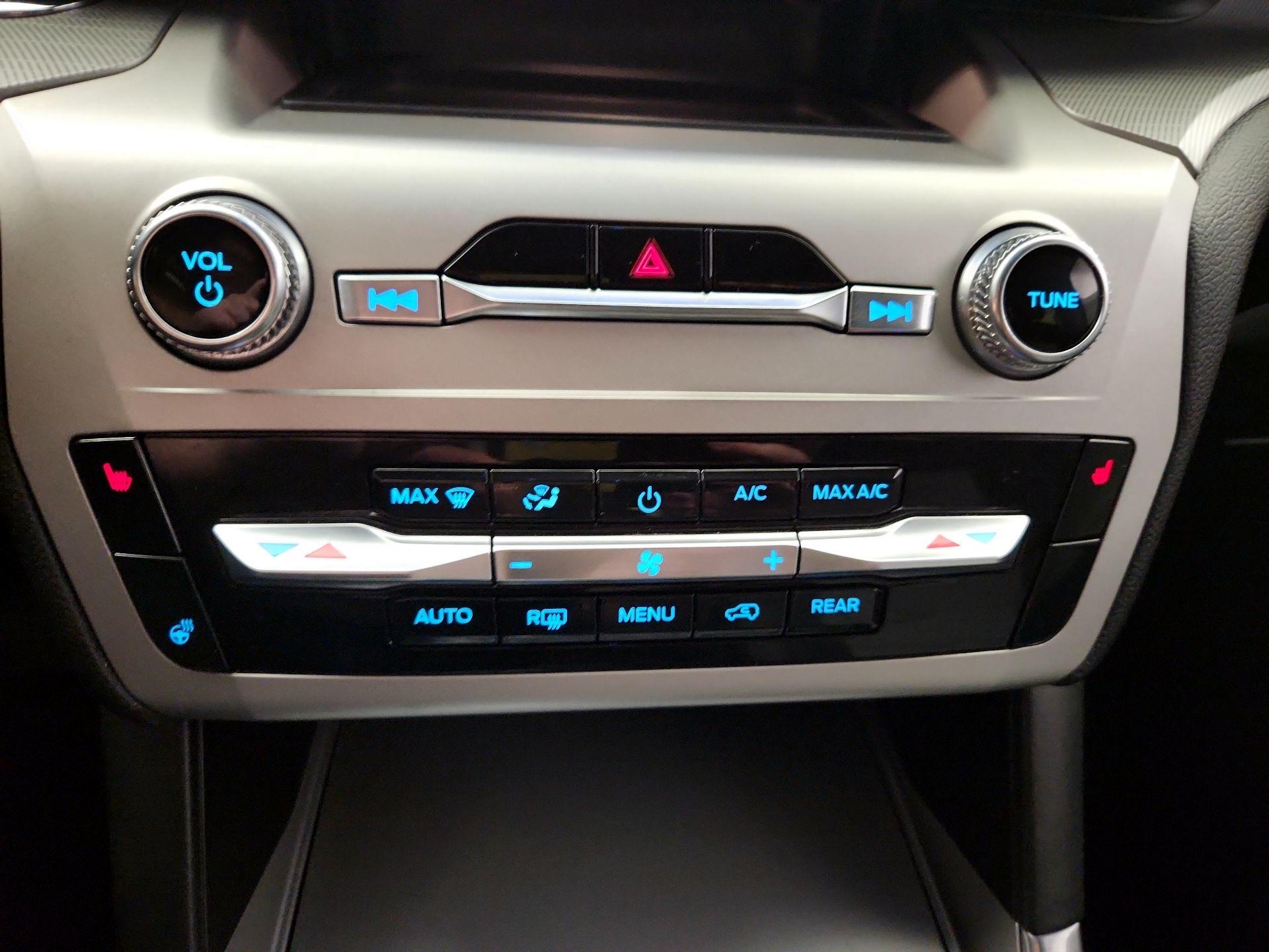 Thumbnail: 2022 Ford Explorer - 17