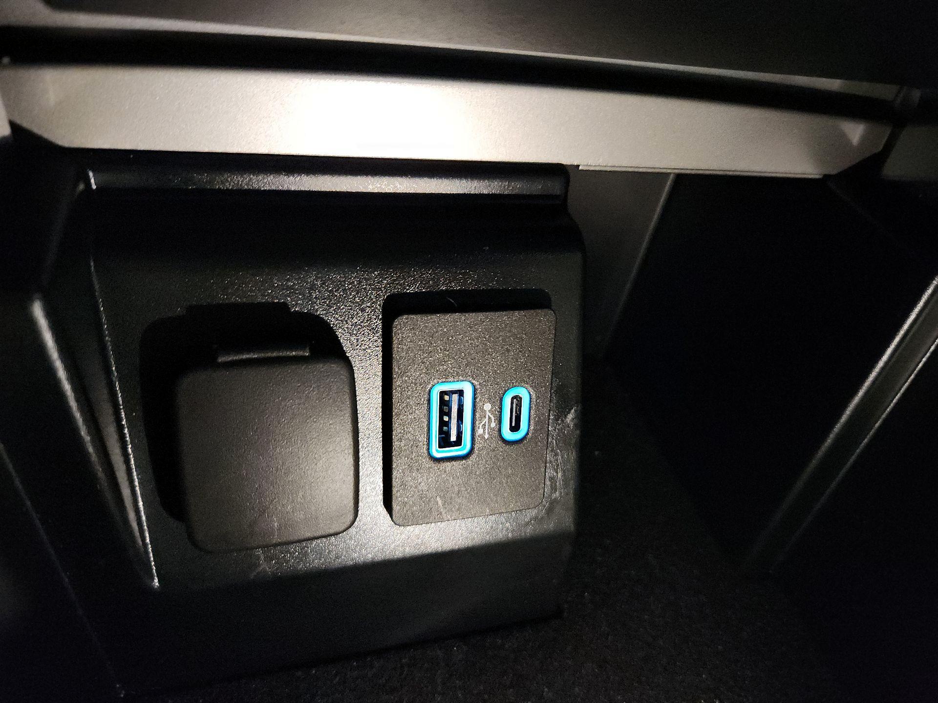 Thumbnail: 2022 Ford Explorer - 19