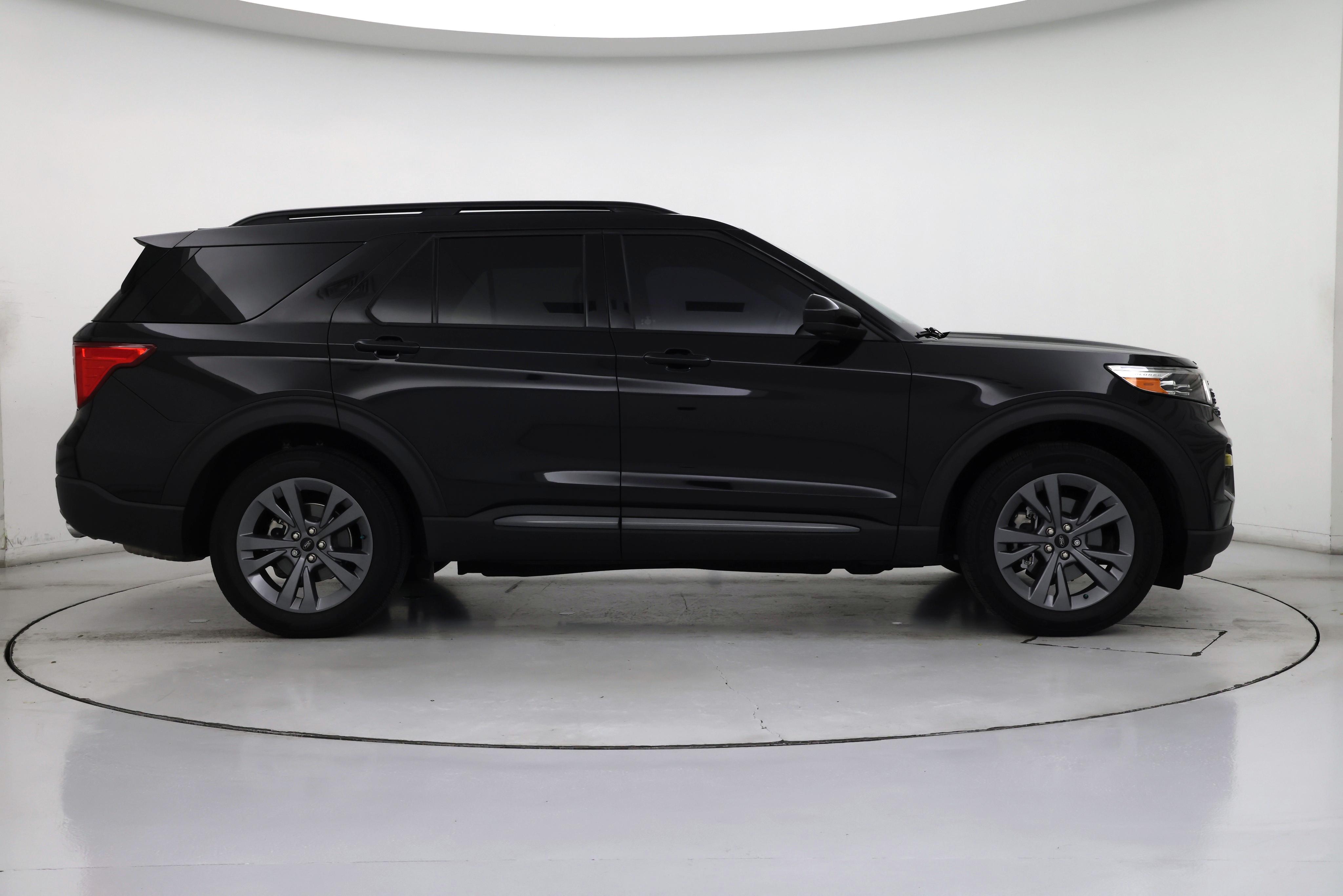 Thumbnail: 2022 Ford Explorer - 7