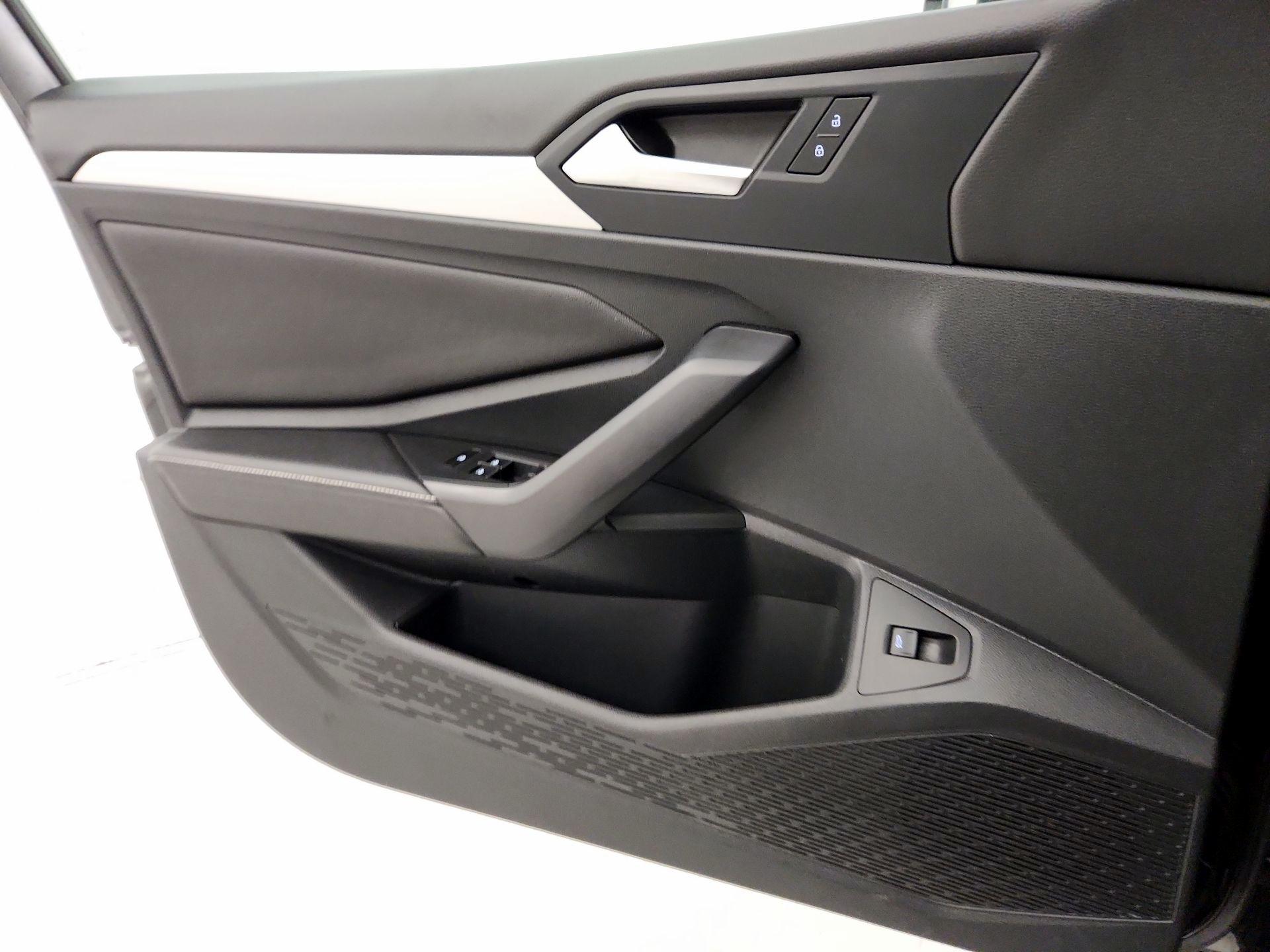 Thumbnail: 2025 Volkswagen Jetta - 12