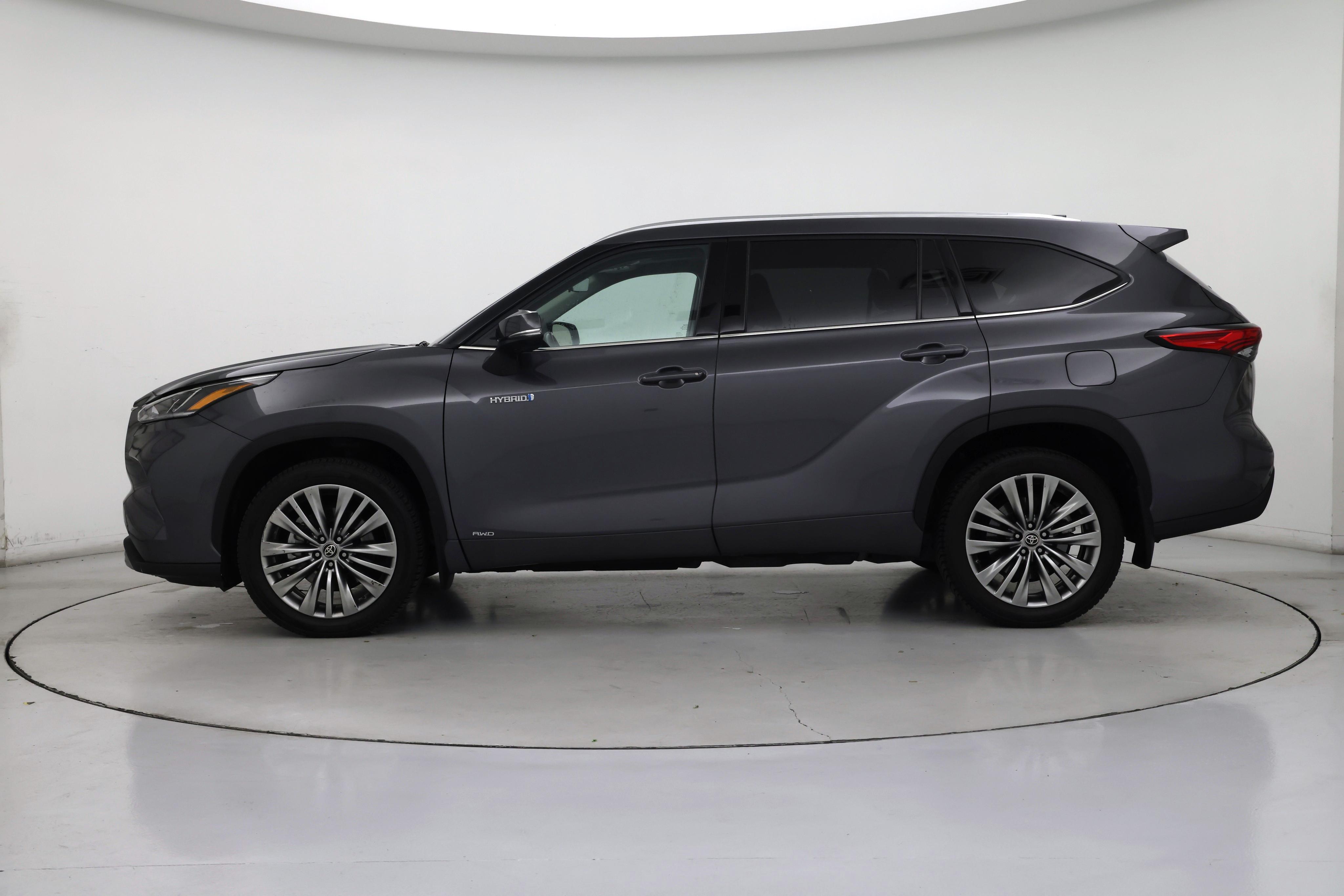 Thumbnail: 2021 Toyota Highlander - 3