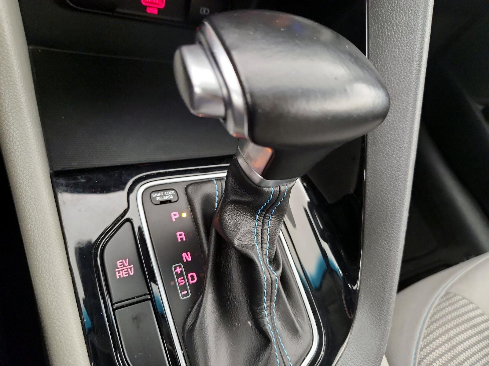 2020 Kia Niro LXS - Photo 18