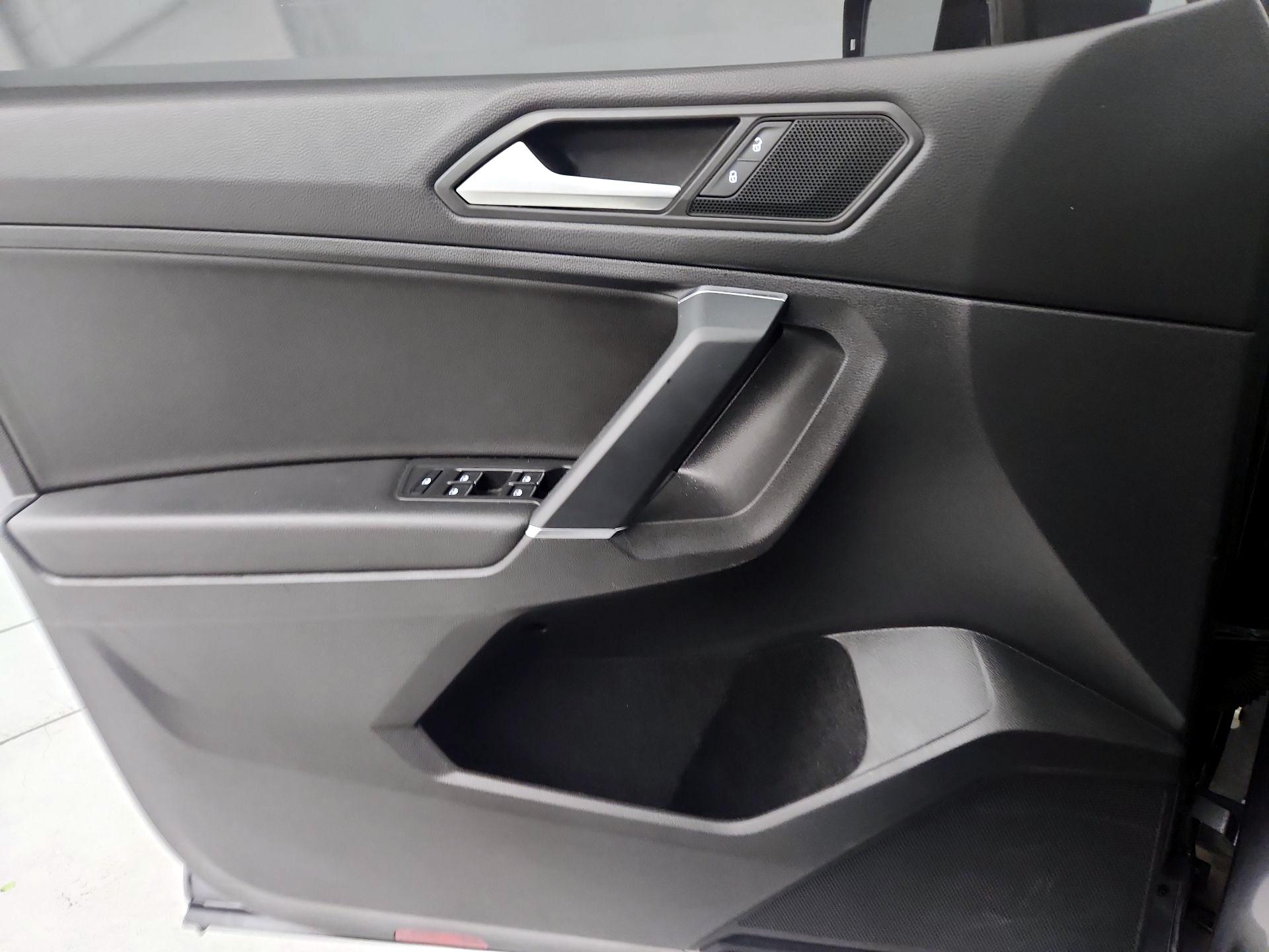 Thumbnail: 2020 Volkswagen Tiguan - 12