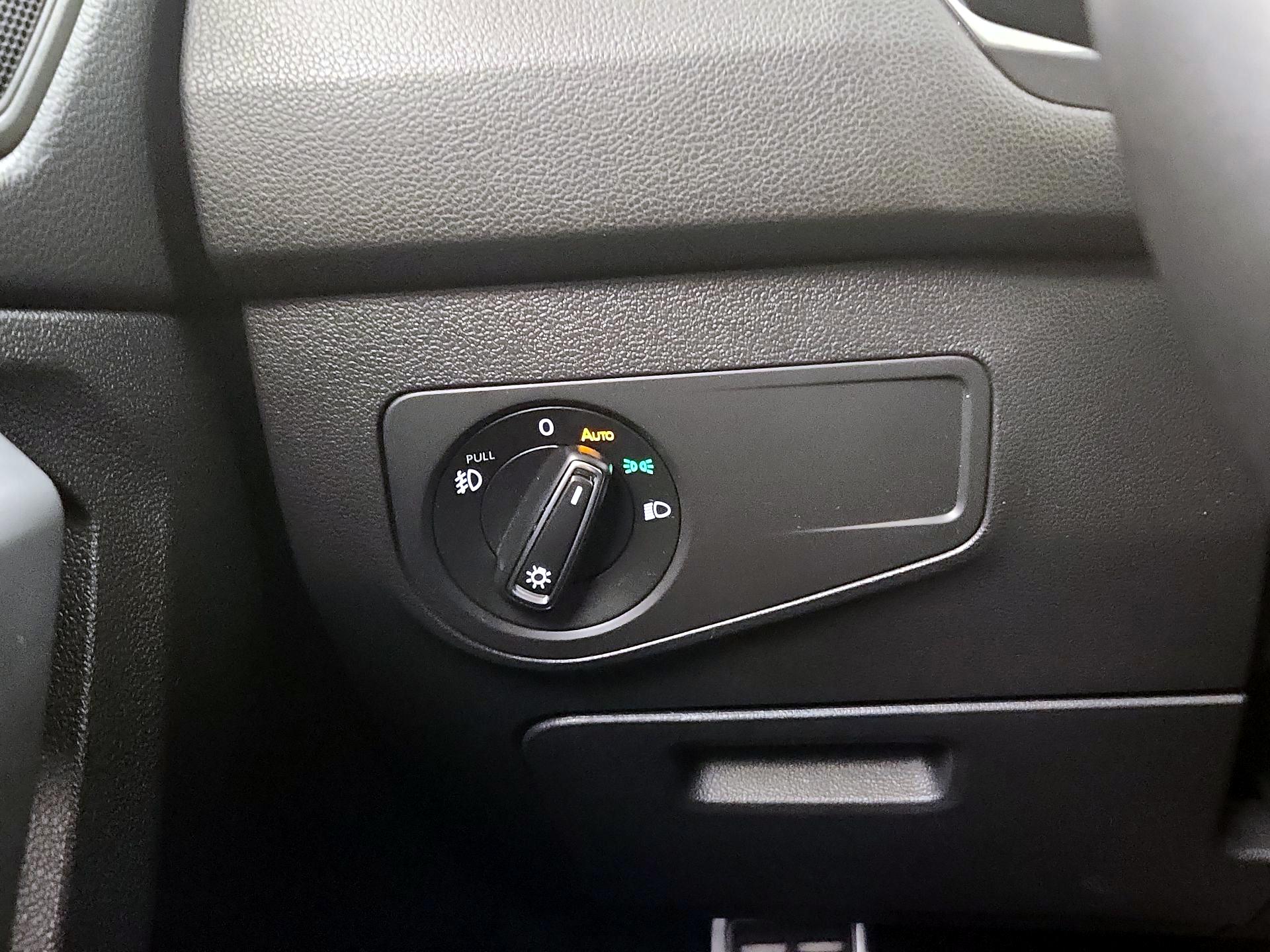 Thumbnail: 2020 Volkswagen Tiguan - 13