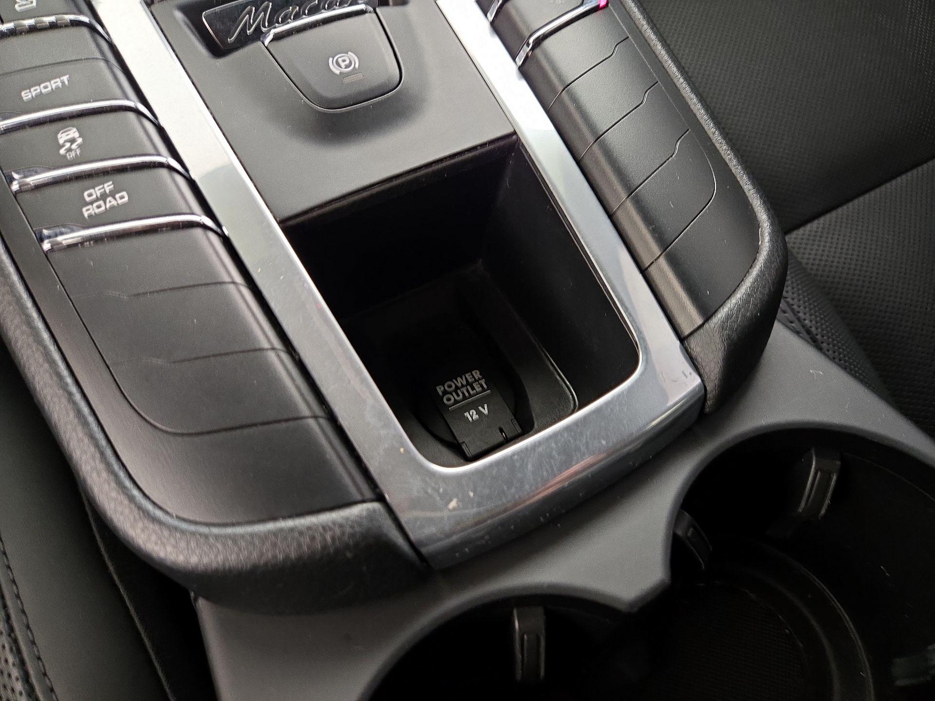 Thumbnail: 2019 Porsche Macan - 19