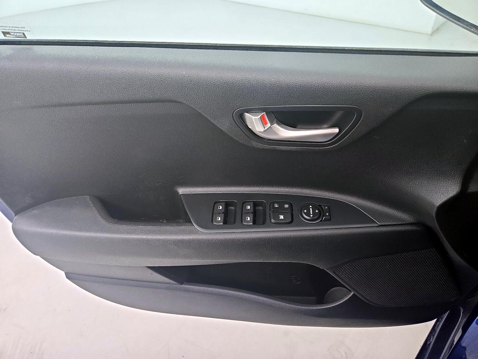 Thumbnail: 2019 Kia Rio - 10