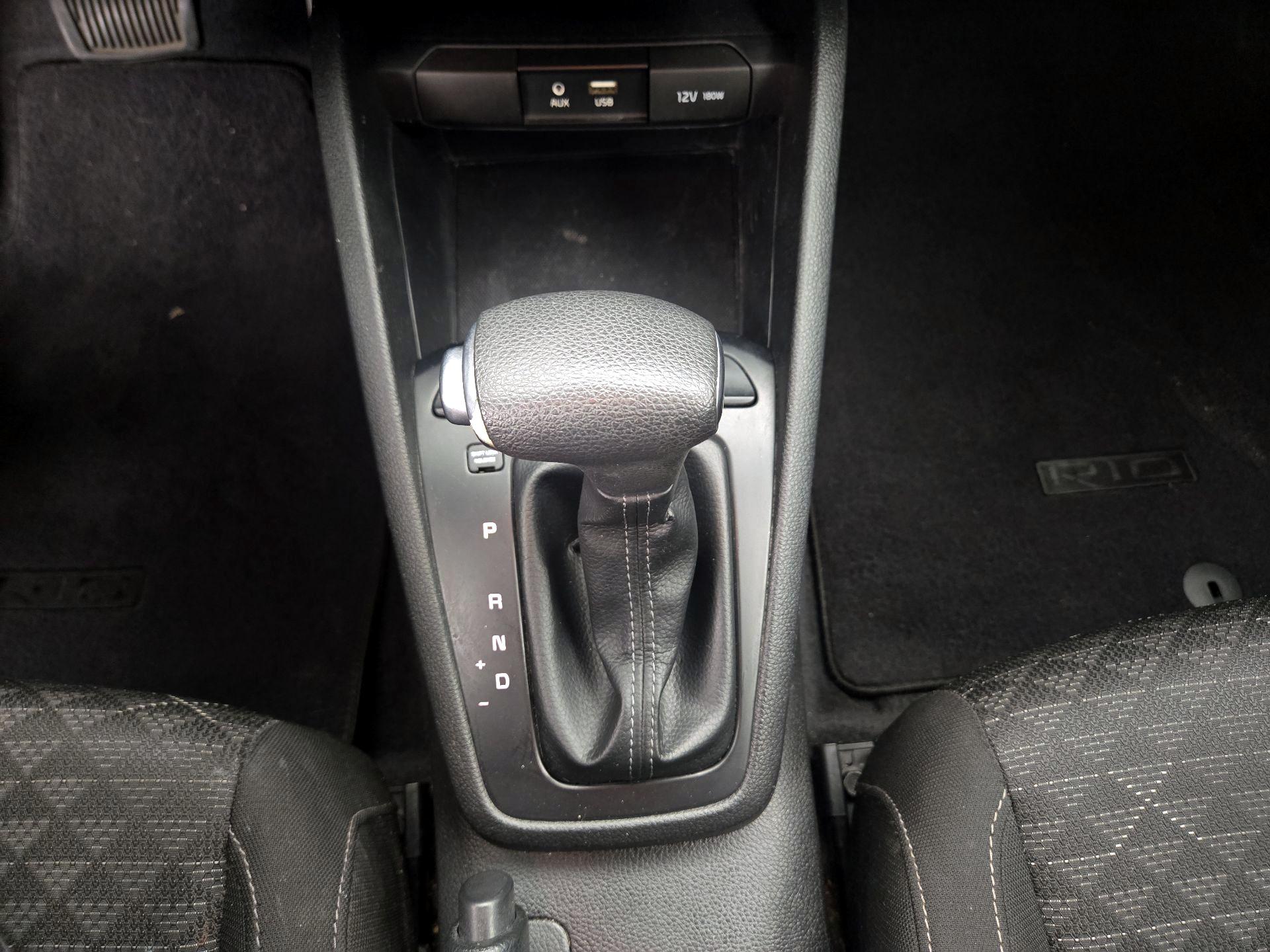 Thumbnail: 2019 Kia Rio - 15