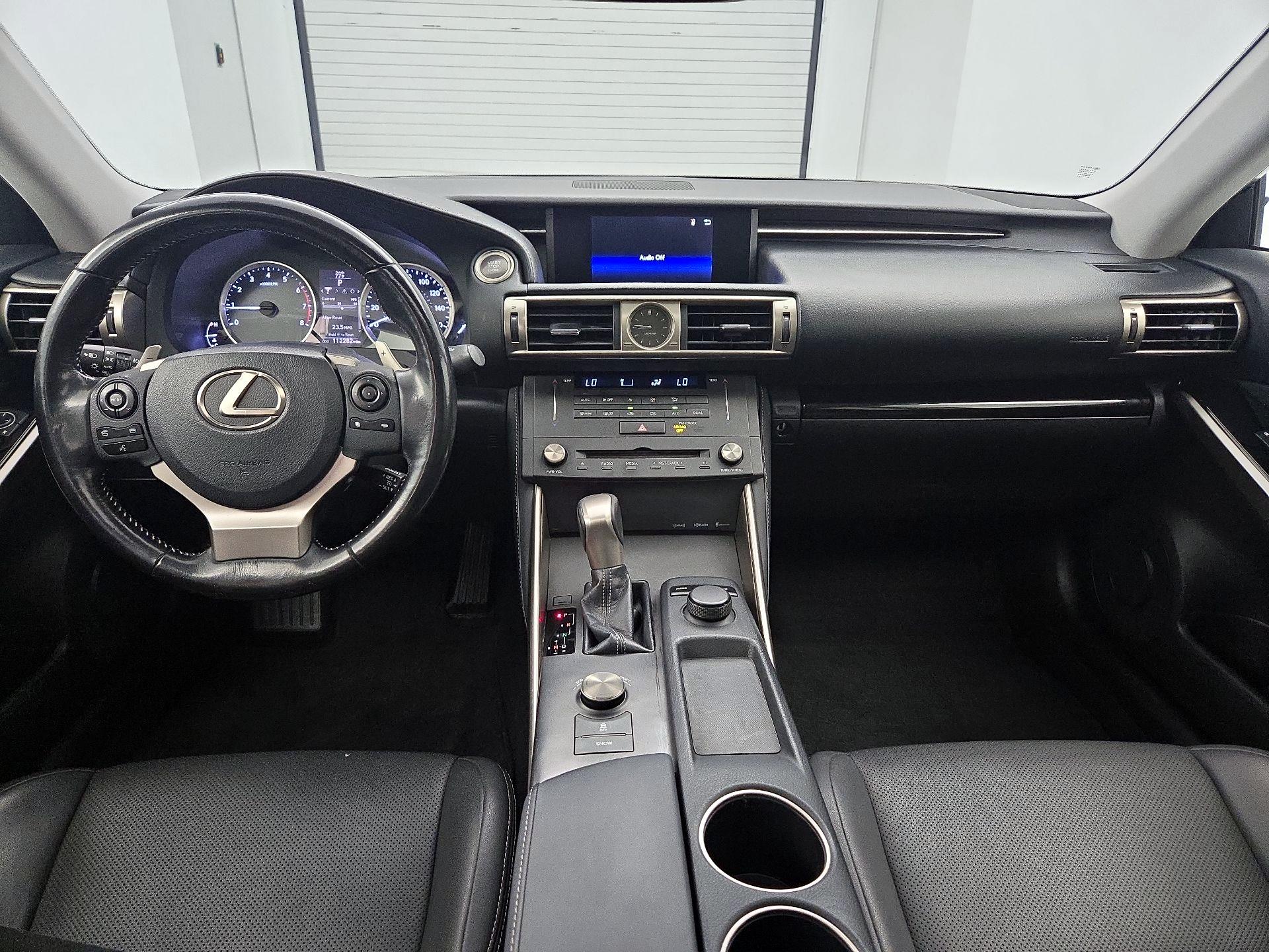 Thumbnail: 2016 Lexus IS - 9