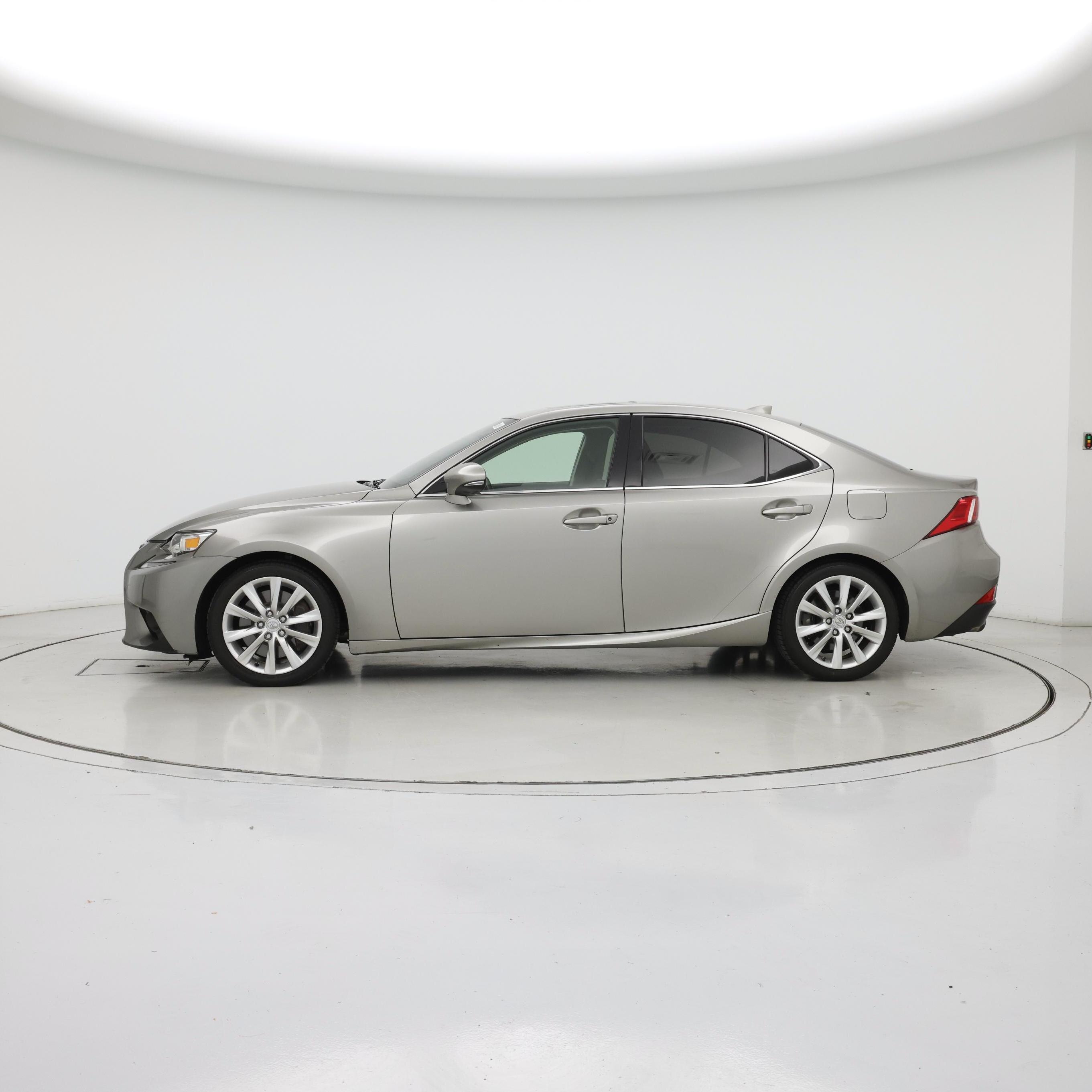 Thumbnail: 2016 Lexus IS - 3