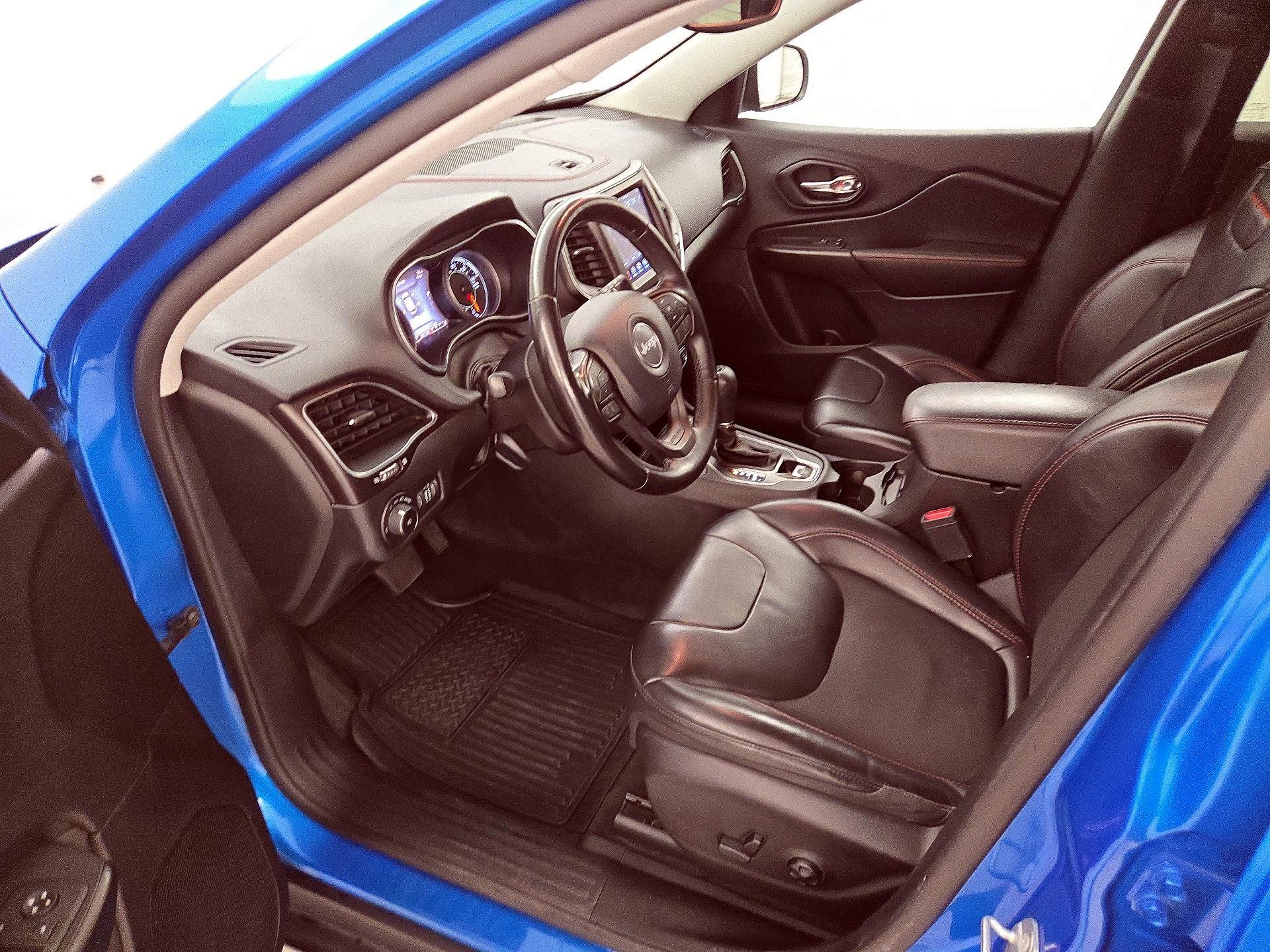 Thumbnail: 2020 Jeep Cherokee - 11