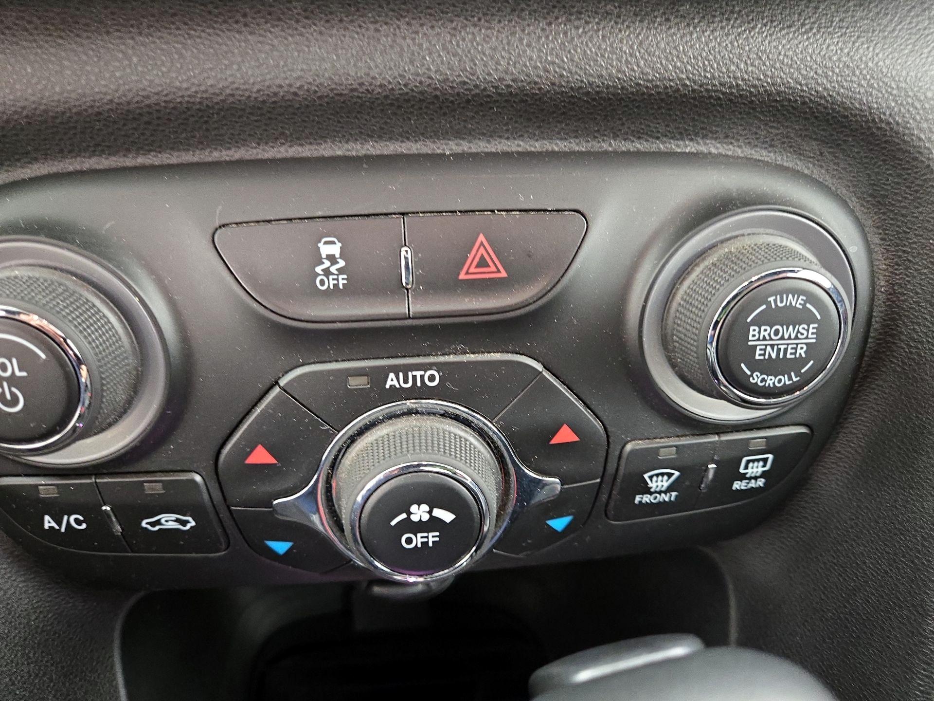 Thumbnail: 2015 Dodge Dart - 17