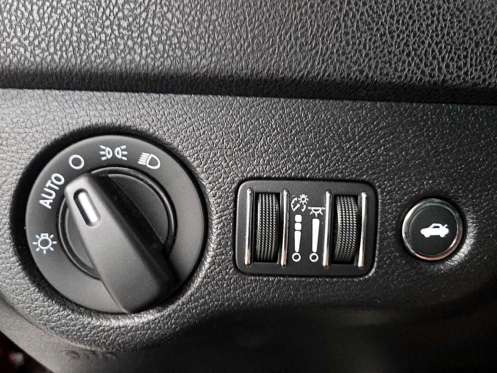 2020 Dodge Charger SXT - Photo 14