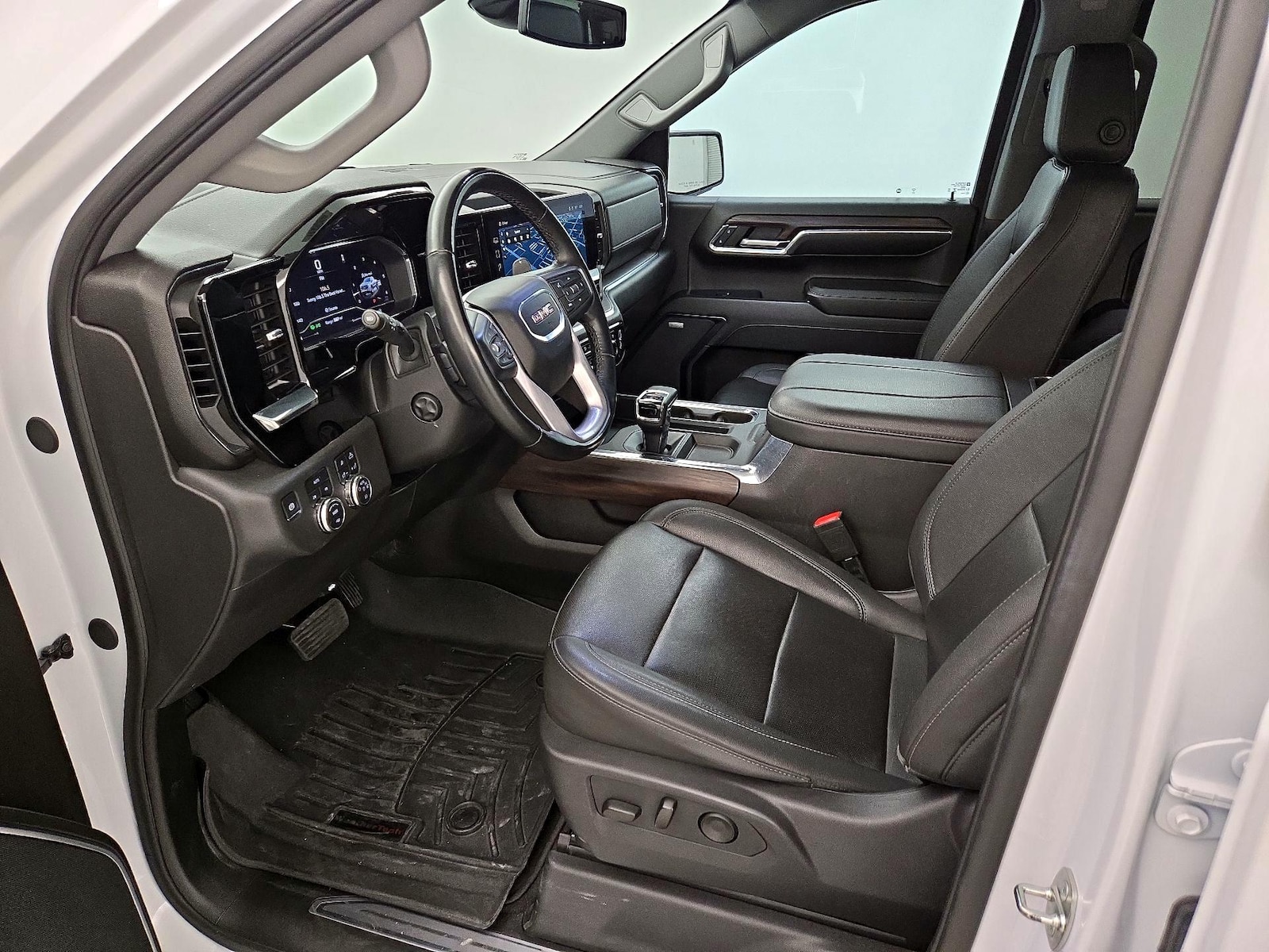 2024 GMC Sierra 1500 SLT - Photo 12