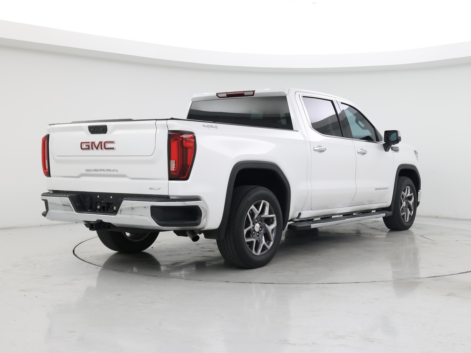 2024 GMC Sierra 1500 SLT - Photo 9