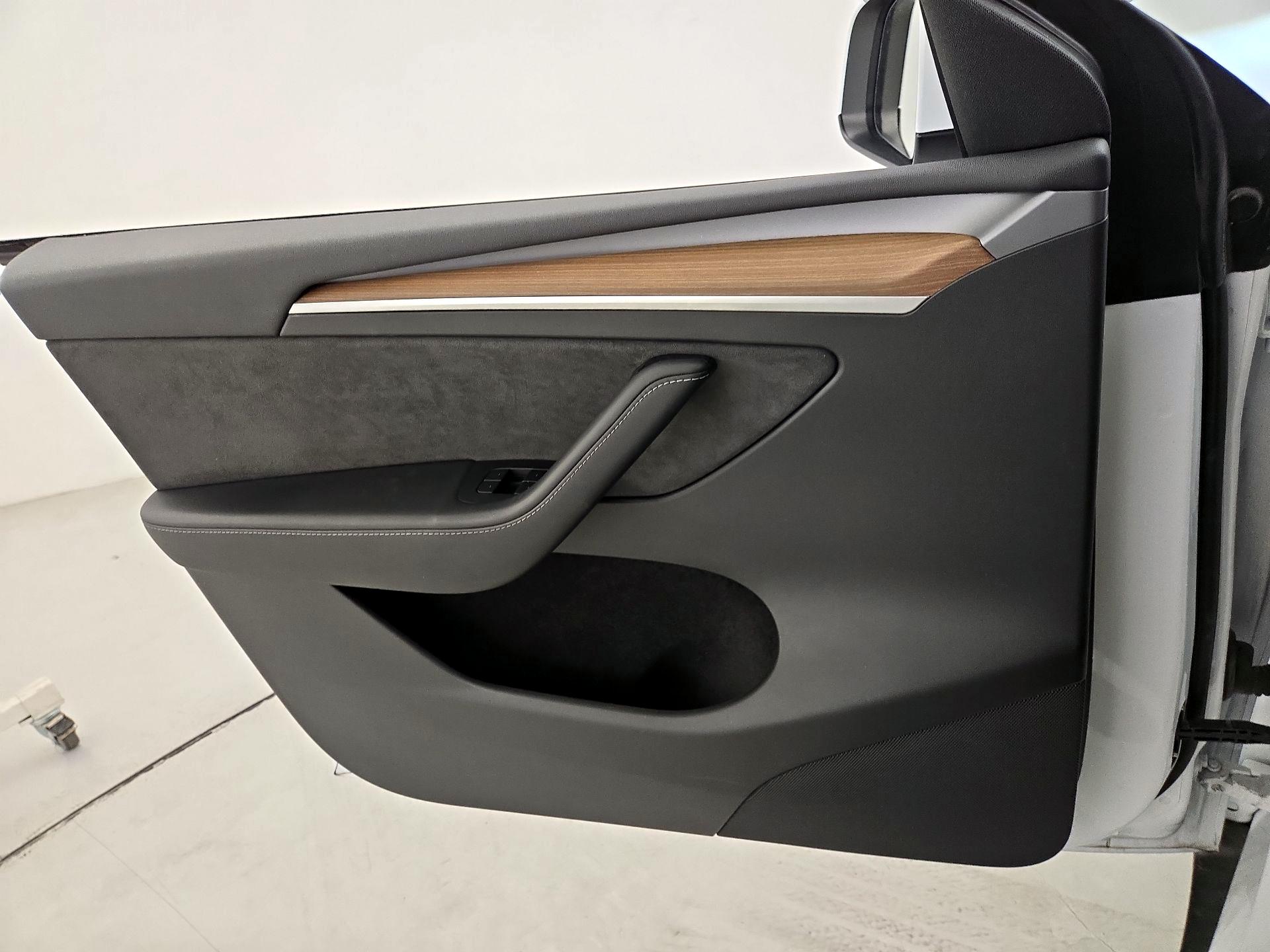 Thumbnail: 2022 Tesla Model Y - 12