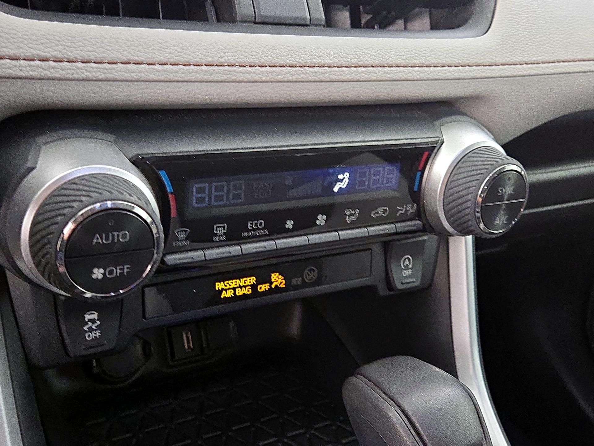 Thumbnail: 2022 Toyota RAV4 - 16